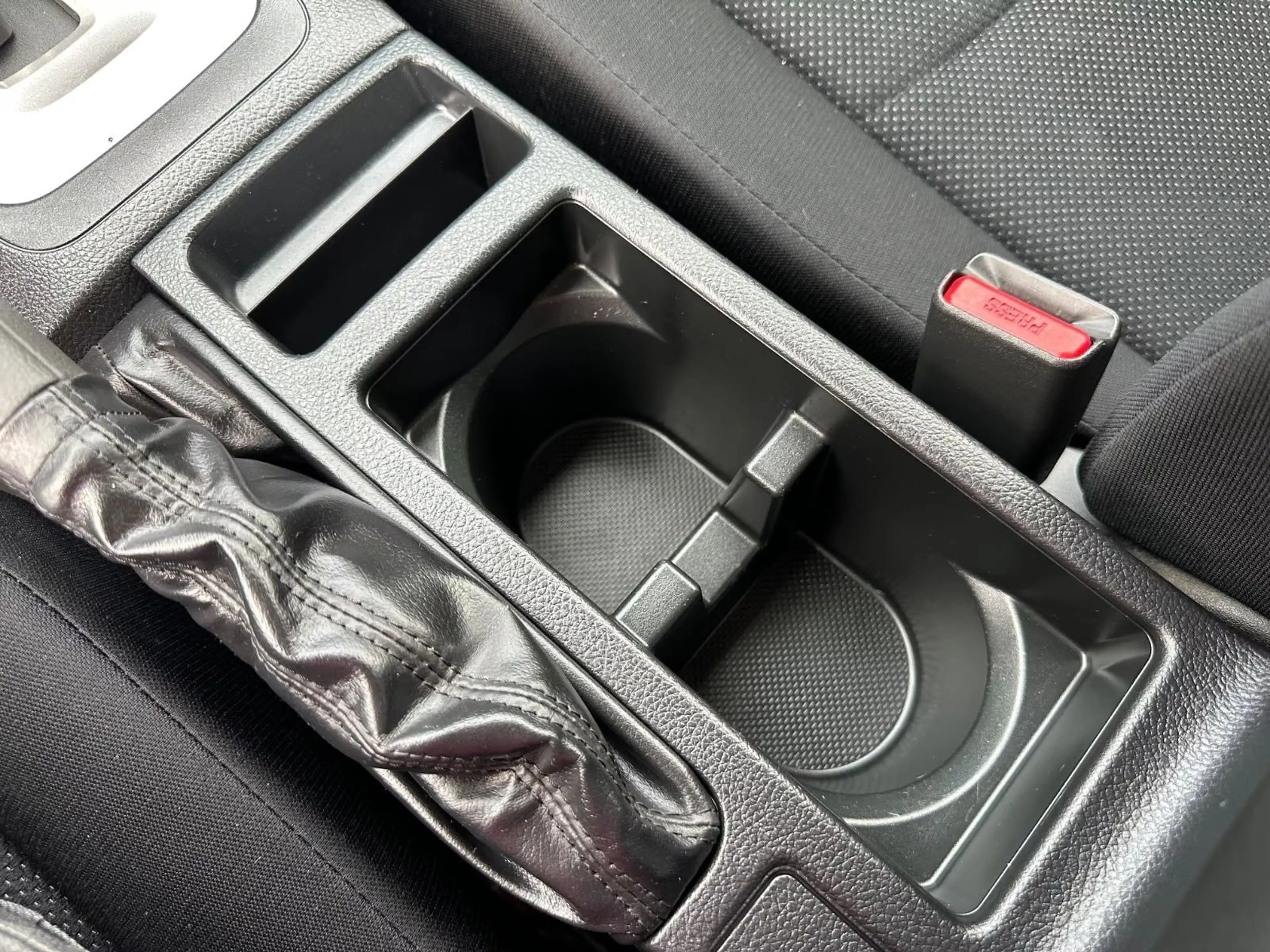 Subaru Impreza AUTOMATIK 4x4 1.Hand KLIMA Scheckheft — photo 22