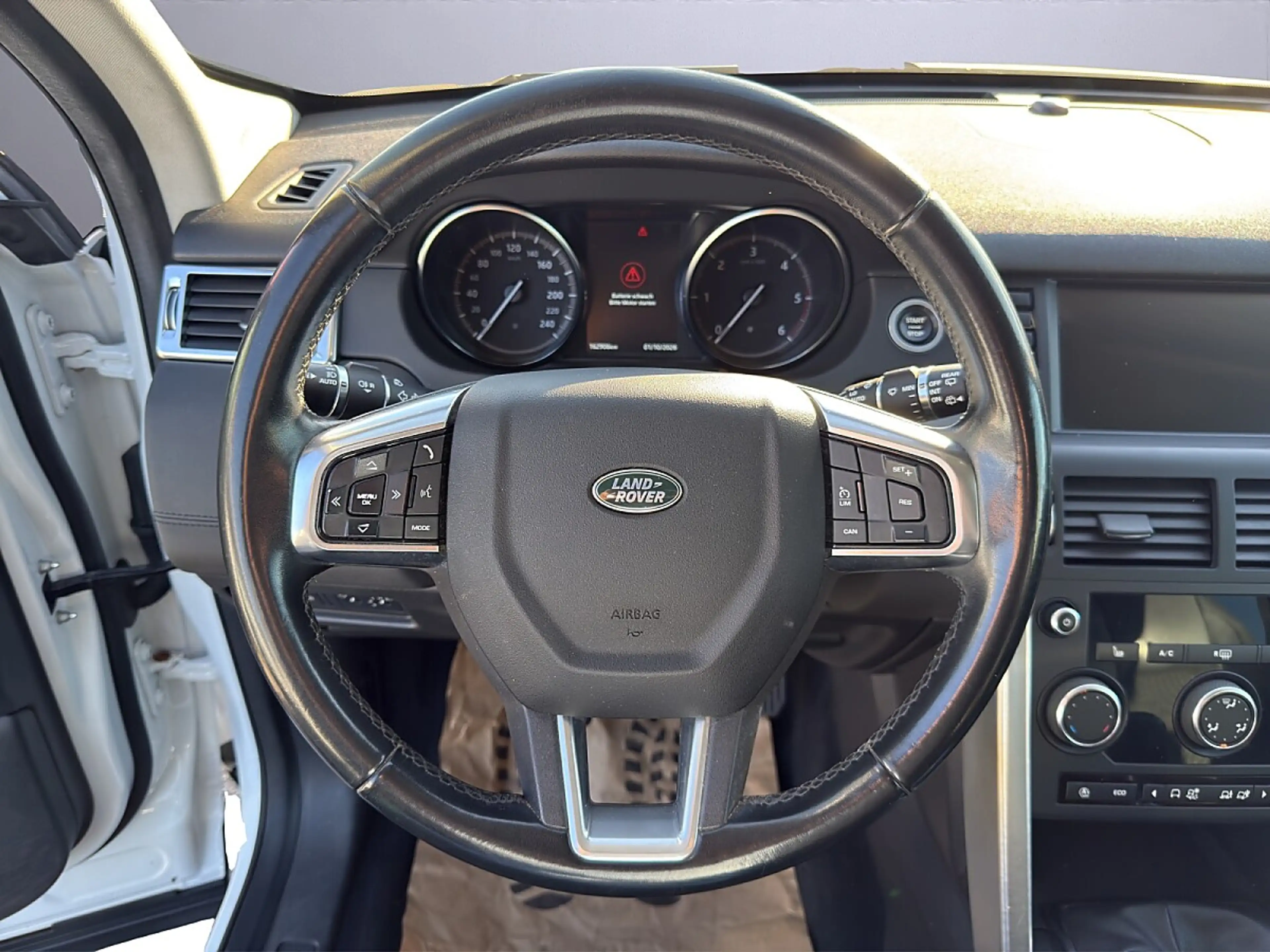 Land Rover Discovery Sport 2,0 TD4 150 4WD Pure — photo 9