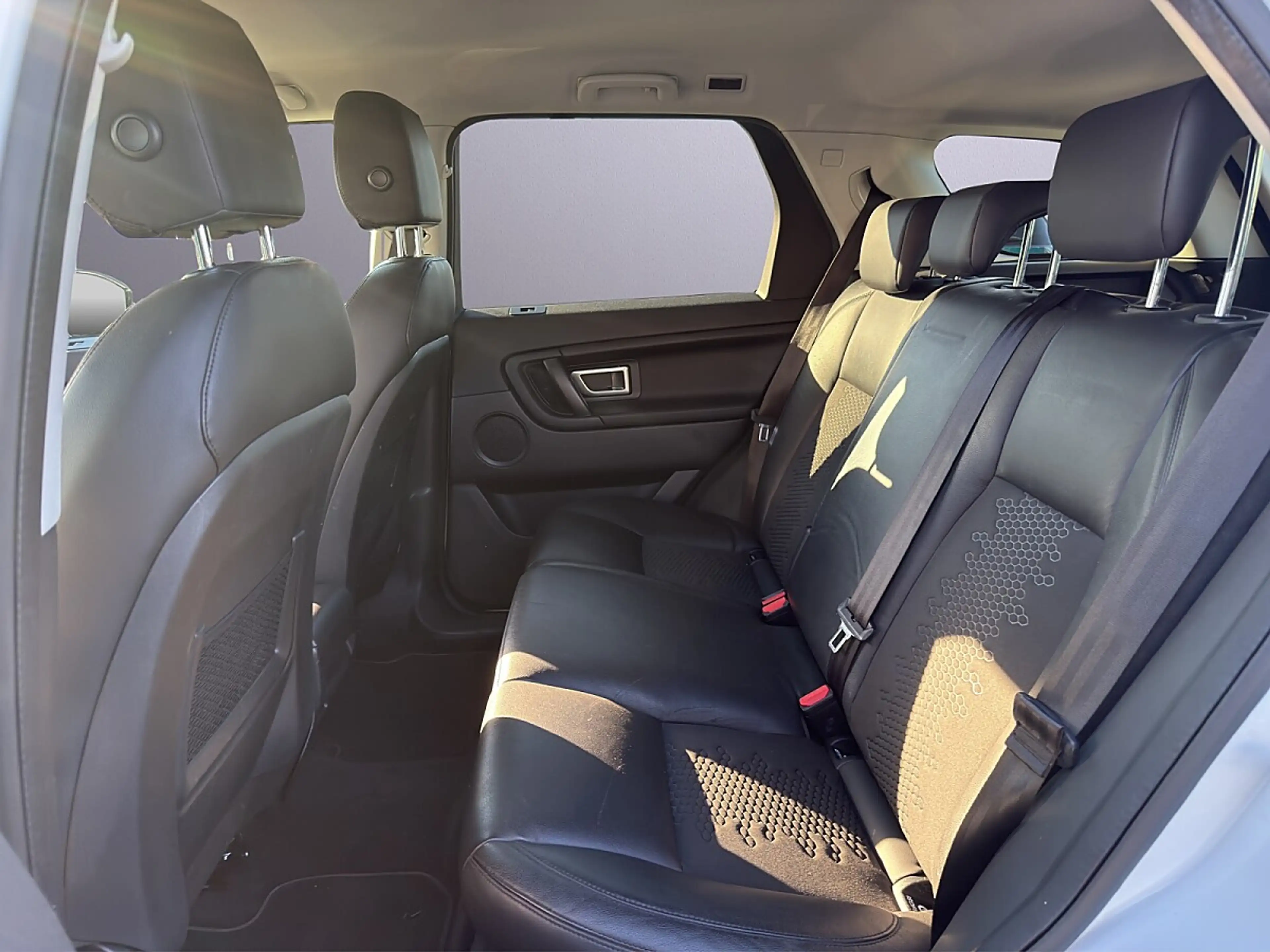 Land Rover Discovery Sport 2,0 TD4 150 4WD Pure — photo 15