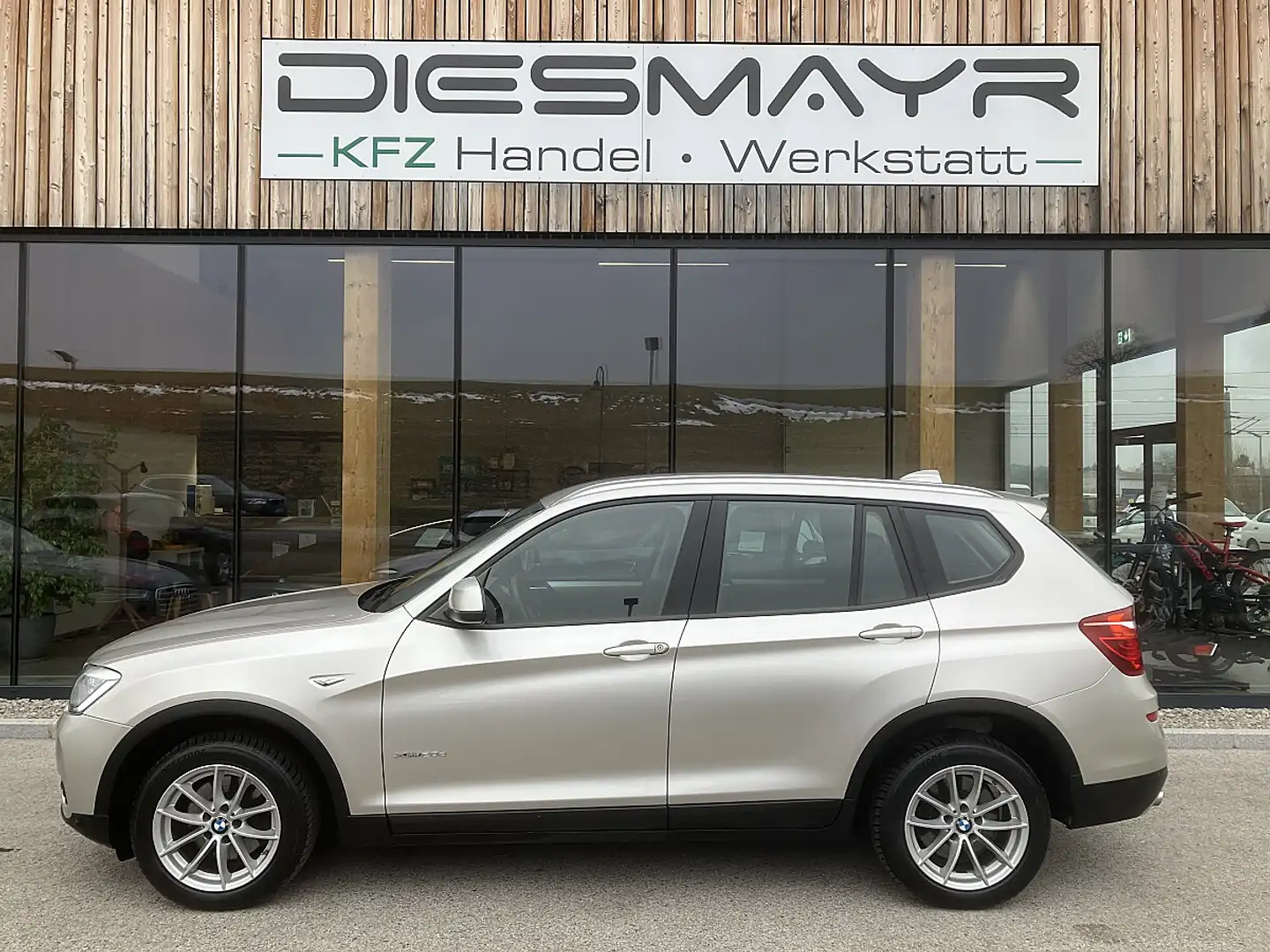 BMW X3 xDrive 20d Österreich-Paket Xenon PDC Tempomat Grau - 2