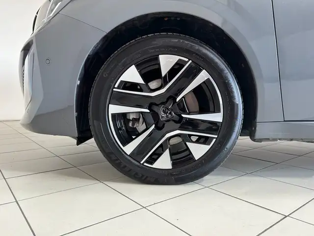 Peugeot 208 view 6