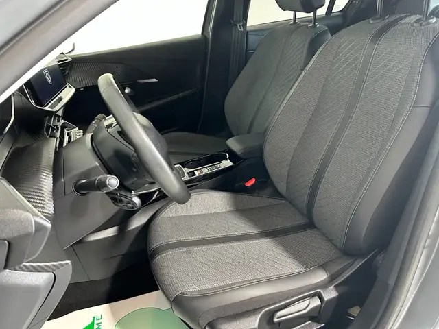 Peugeot 208 view 10