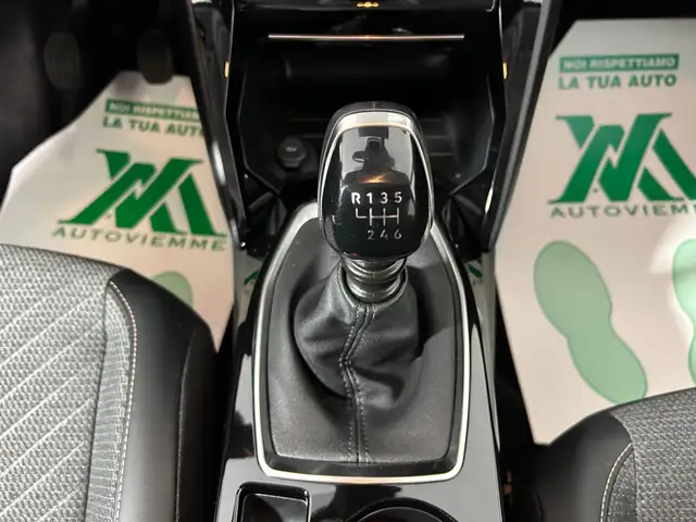 Peugeot 208 view 13