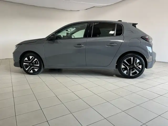 Peugeot 208 view 5