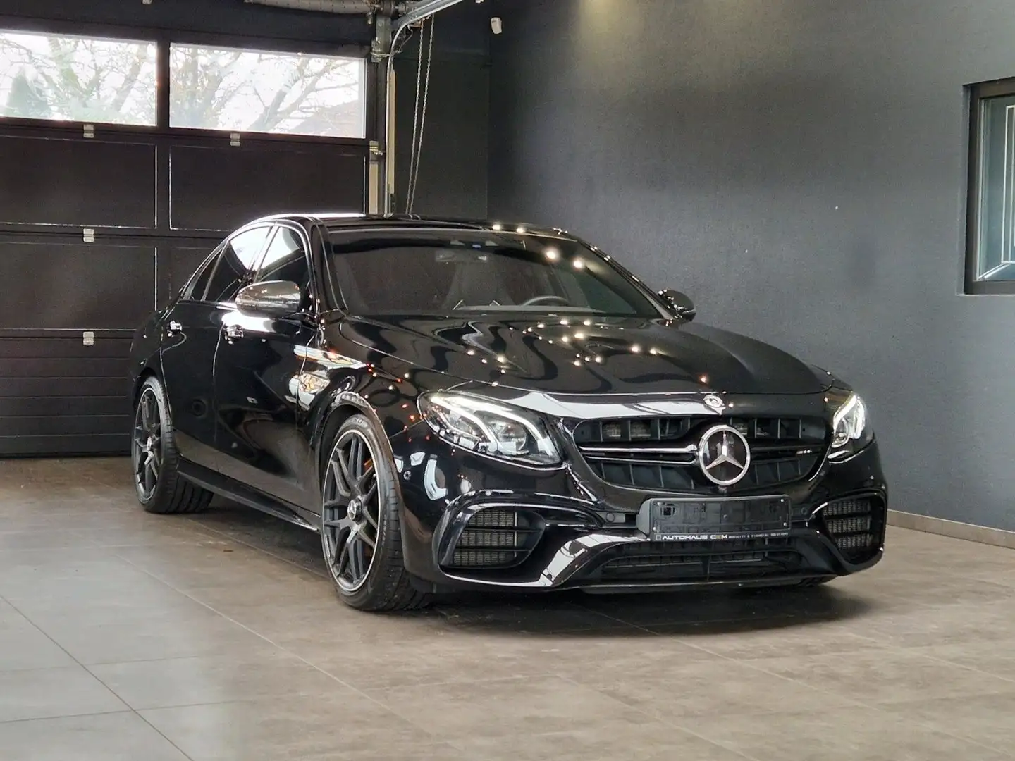 Mercedes-Benz E 63 AMG E 63s AMG 4Matic+*Night Paket*Speedshift*9G*1.H Černá - 1
