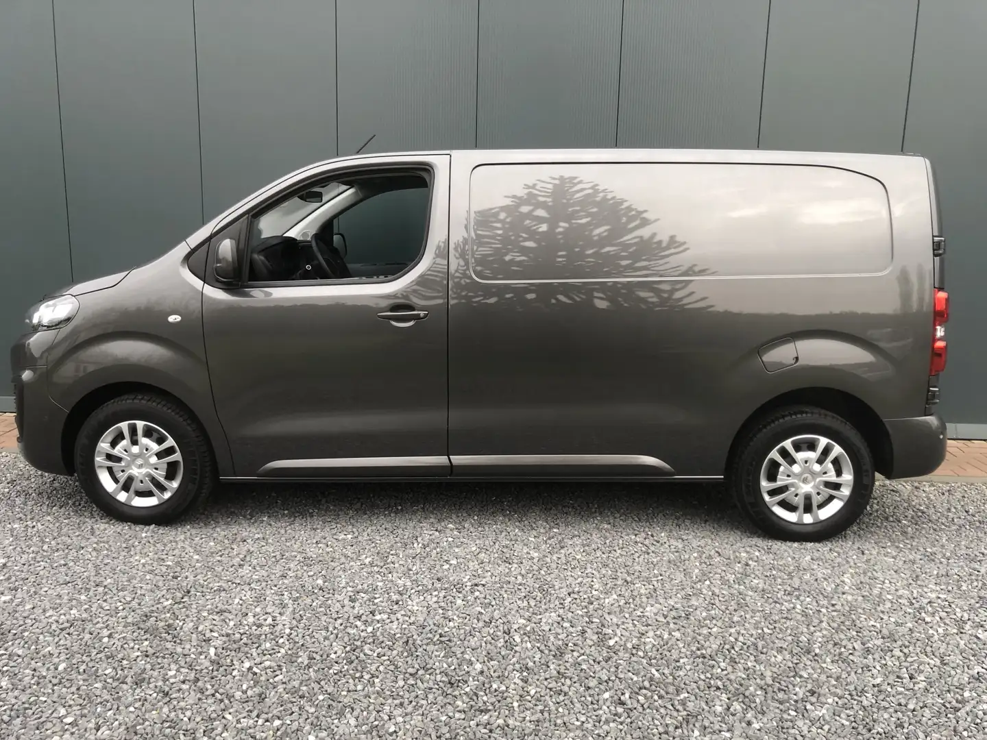 Citroen Jumpy 2.0 BlueHDI 120 M Driver Bestelauto L2H1 Grijs - 2