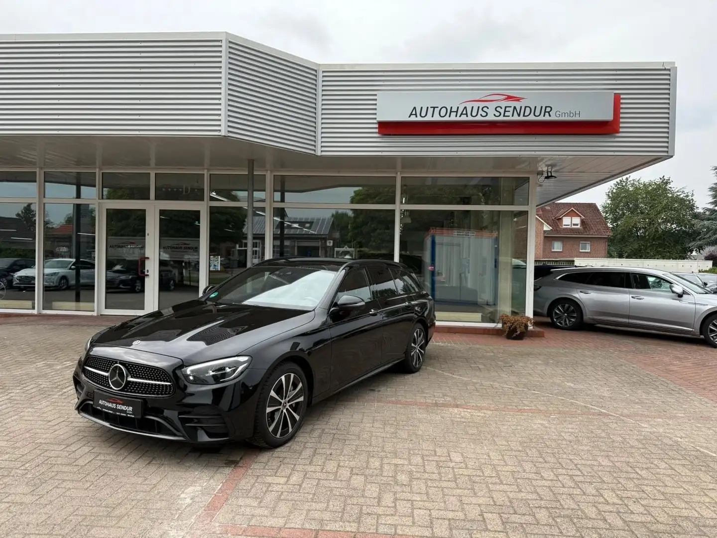 Mercedes-Benz E 300 de 4Matic*360*LED*LEDER*TOP Schwarz - 1