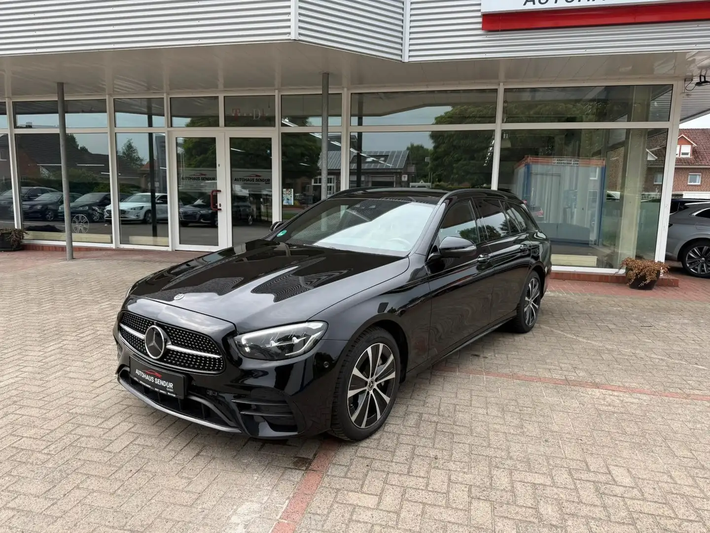 Mercedes-Benz E 300 de 4Matic*360*LED*LEDER*TOP Schwarz - 2