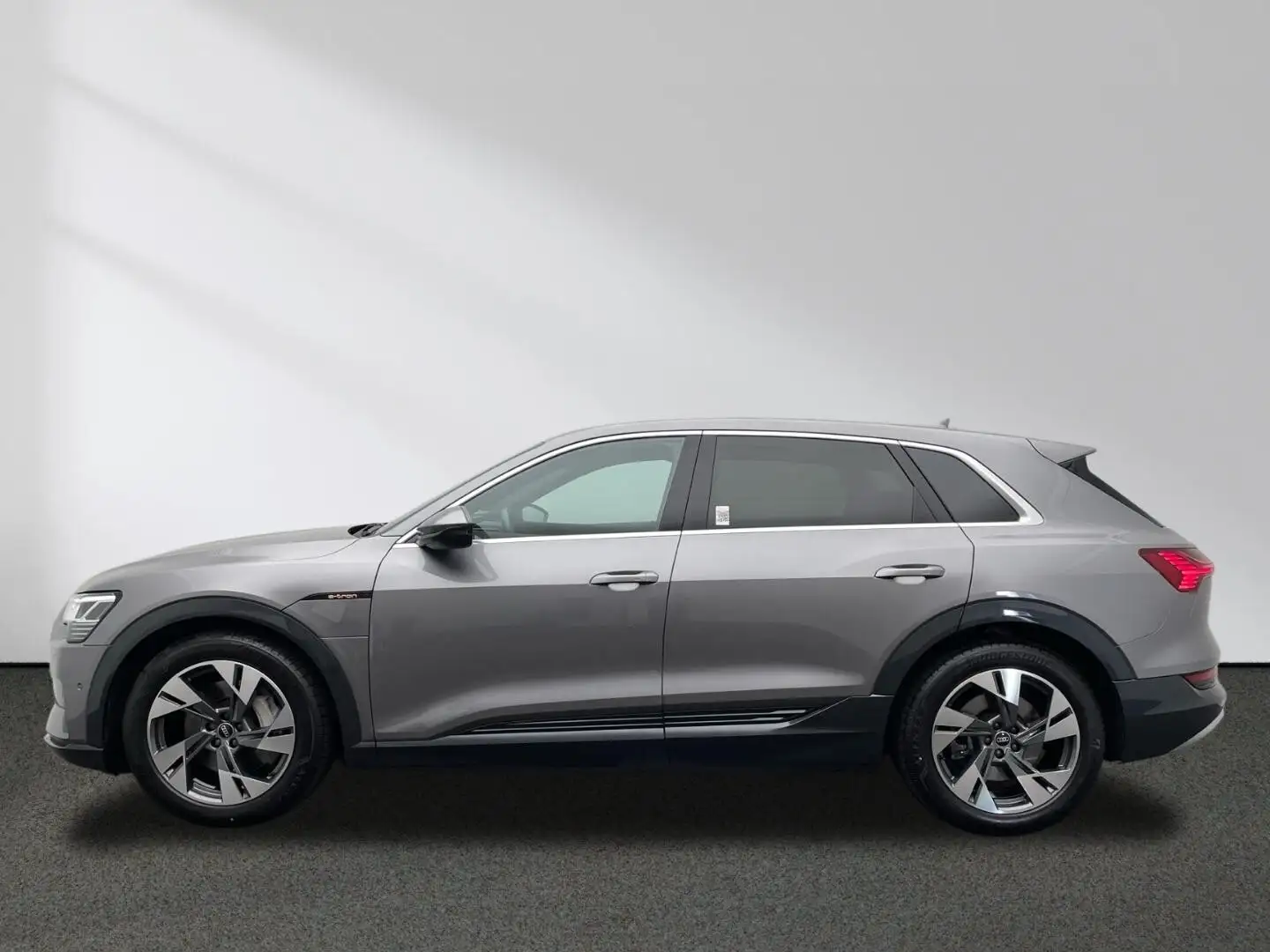 Audi e-tron advanced 50 quattro MMI LED AHK Memory Grau - 2