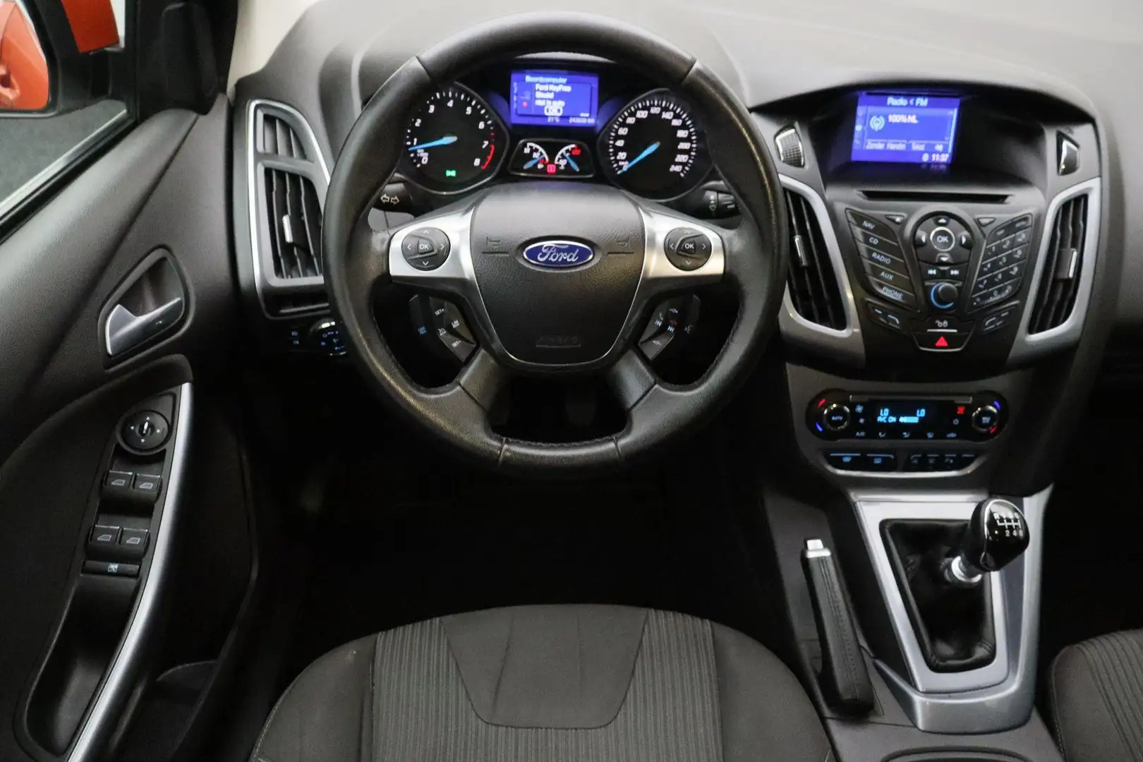 Ford Focus Wagon 1.0 EcoBoost Titanium 2012 | Goed Onderhoude Oranje - 2
