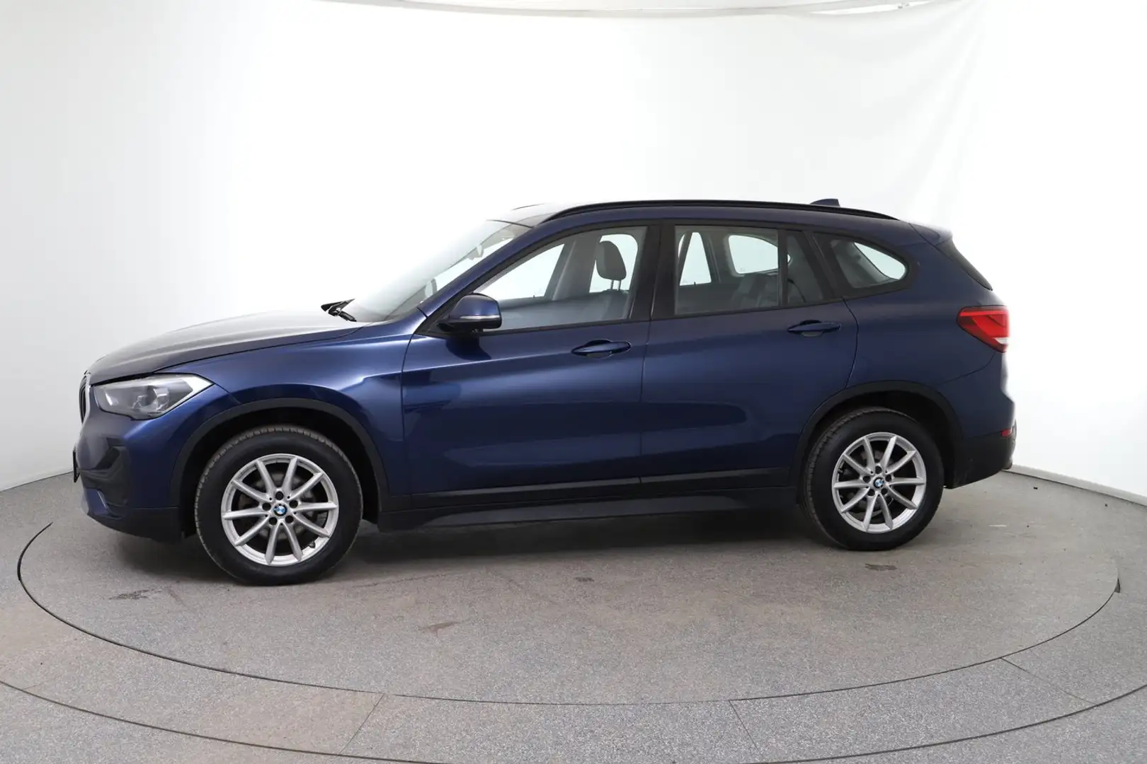 BMW X1 sDrive16d Blau - 2