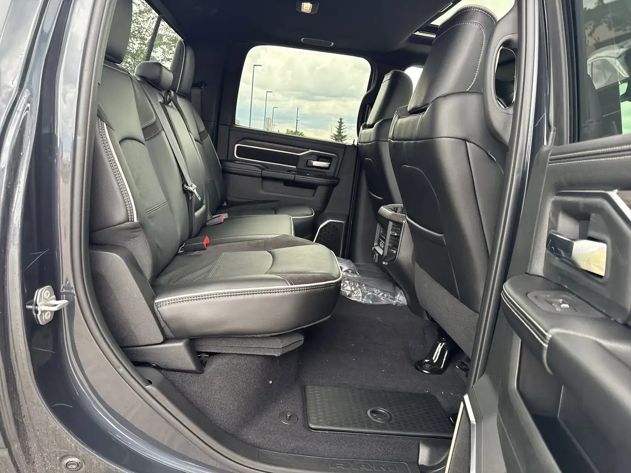 RAM 2500 снимка RAM 2500