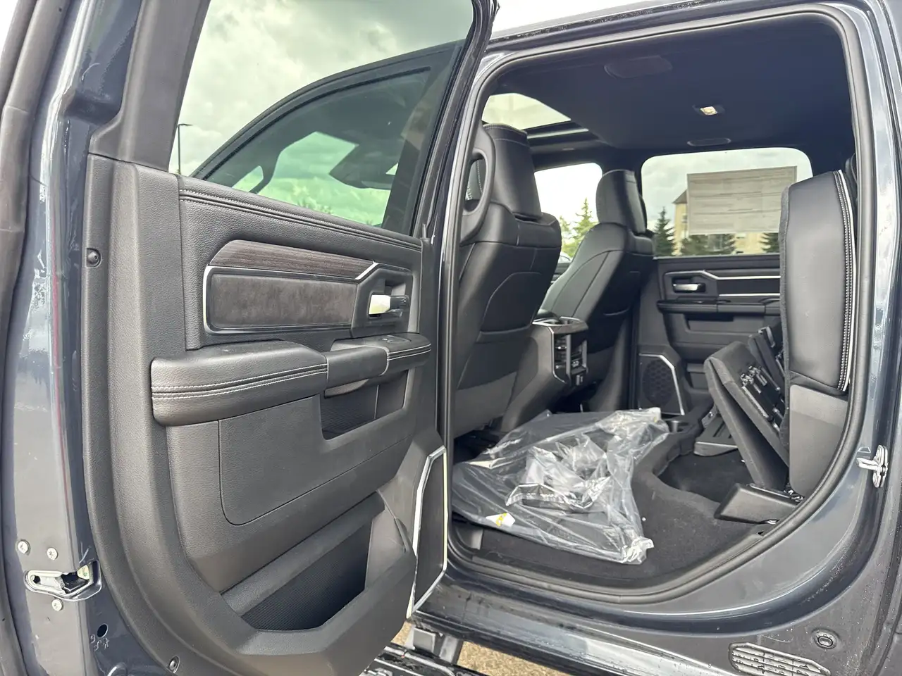 RAM 2500 снимка RAM 2500