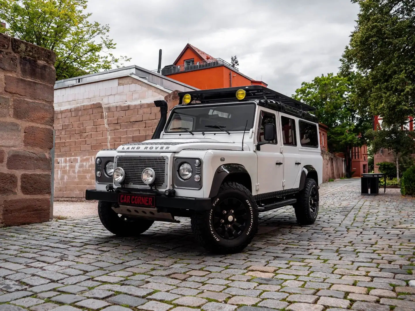 Land Rover Defender 110 E Station Wagon Blanc - 1