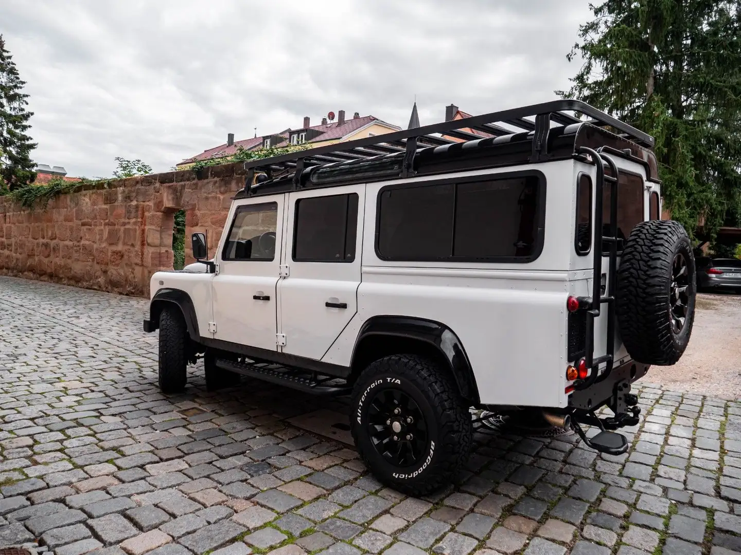 Land Rover Defender 110 E Station Wagon Blanc - 2