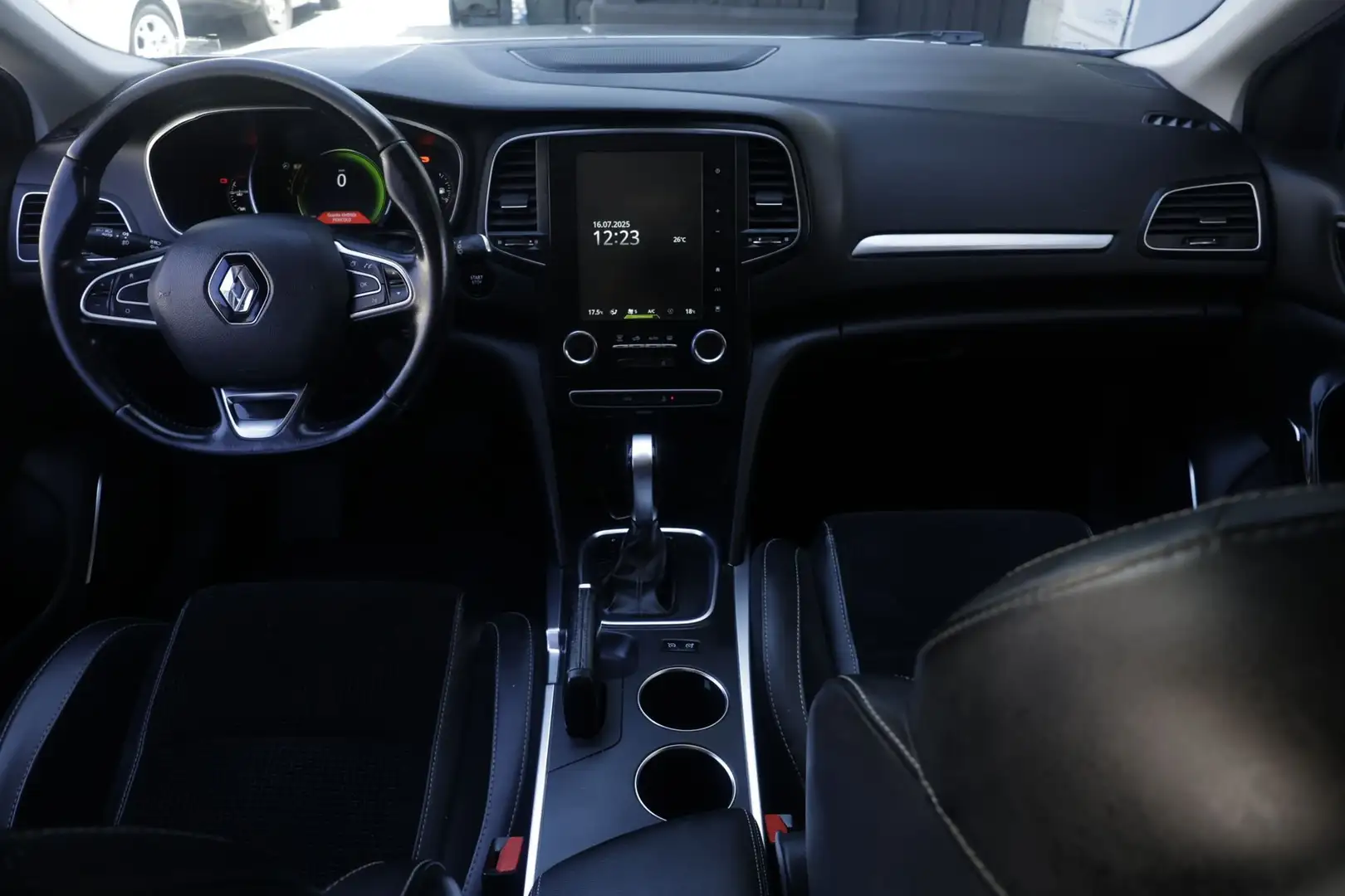 Renault Megane Renault Mégane dCi 8V 110 CV EDC Energy Bose Unic Grijs - 2