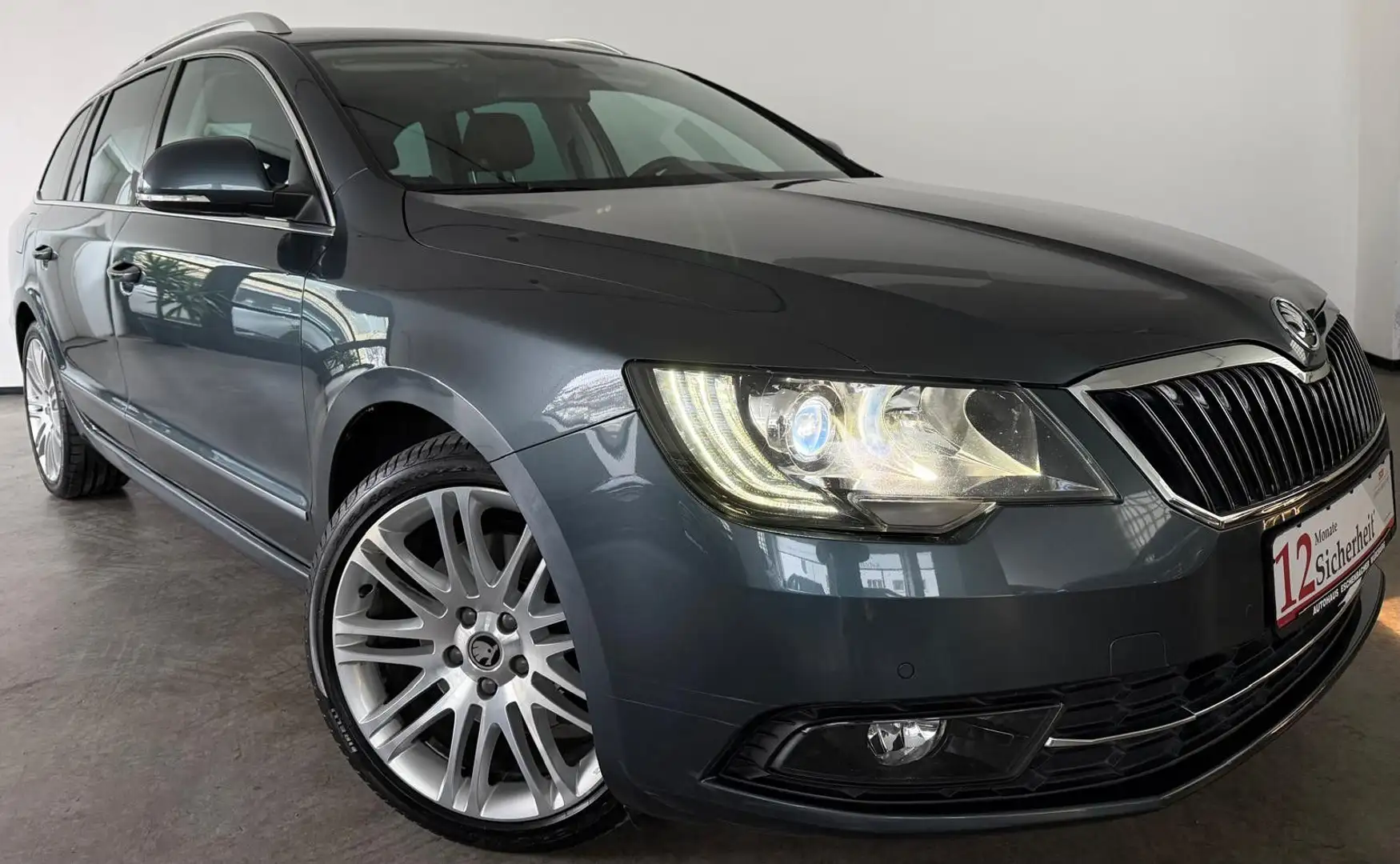 Skoda Superb Combi Elegance AHK PANO NAVI XENON MEMORY Grey - 1