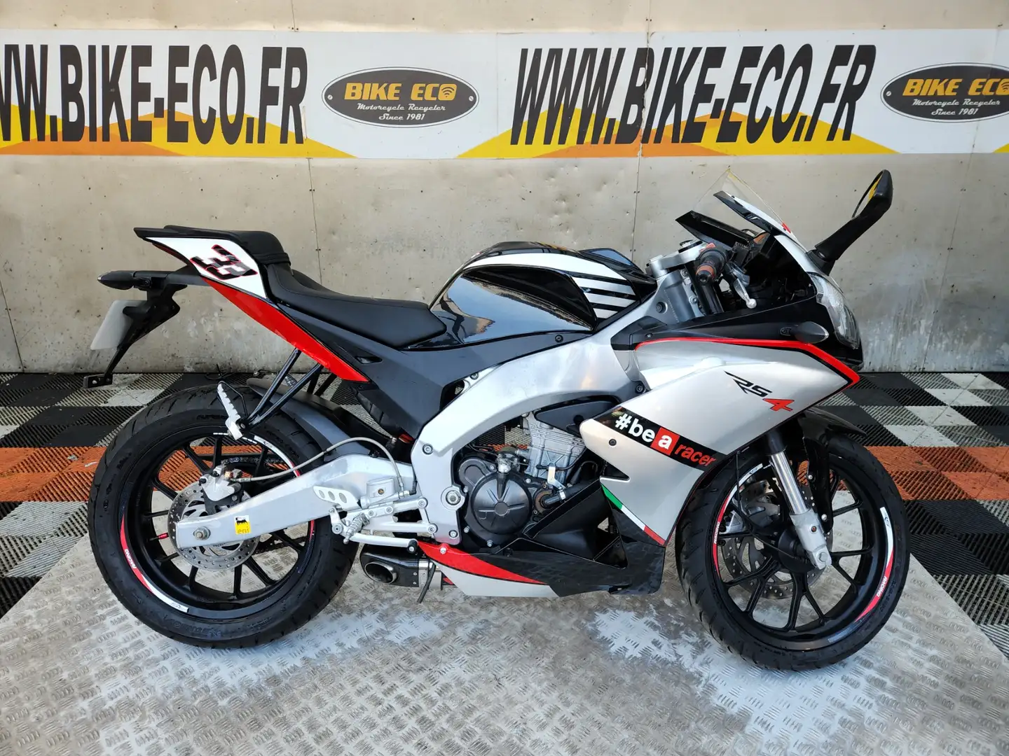 Aprilia RS4 125 Negru - 1