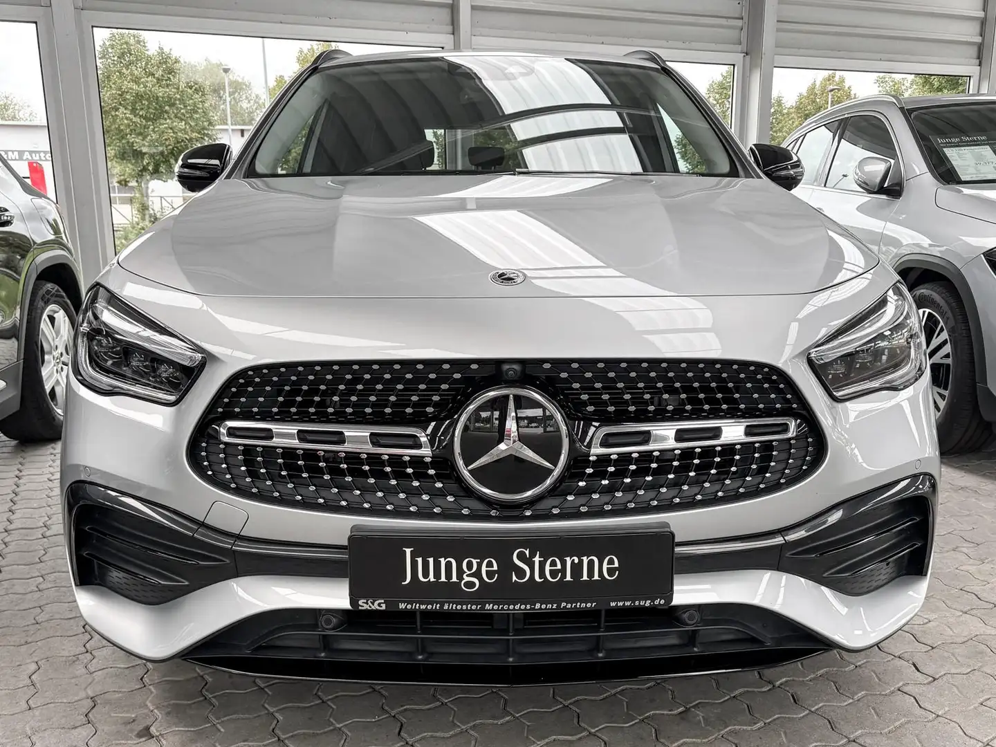 Mercedes-Benz GLA 250 4M AMG MBUX+360°+Distro+M-LED+20Zoll Silber - 2