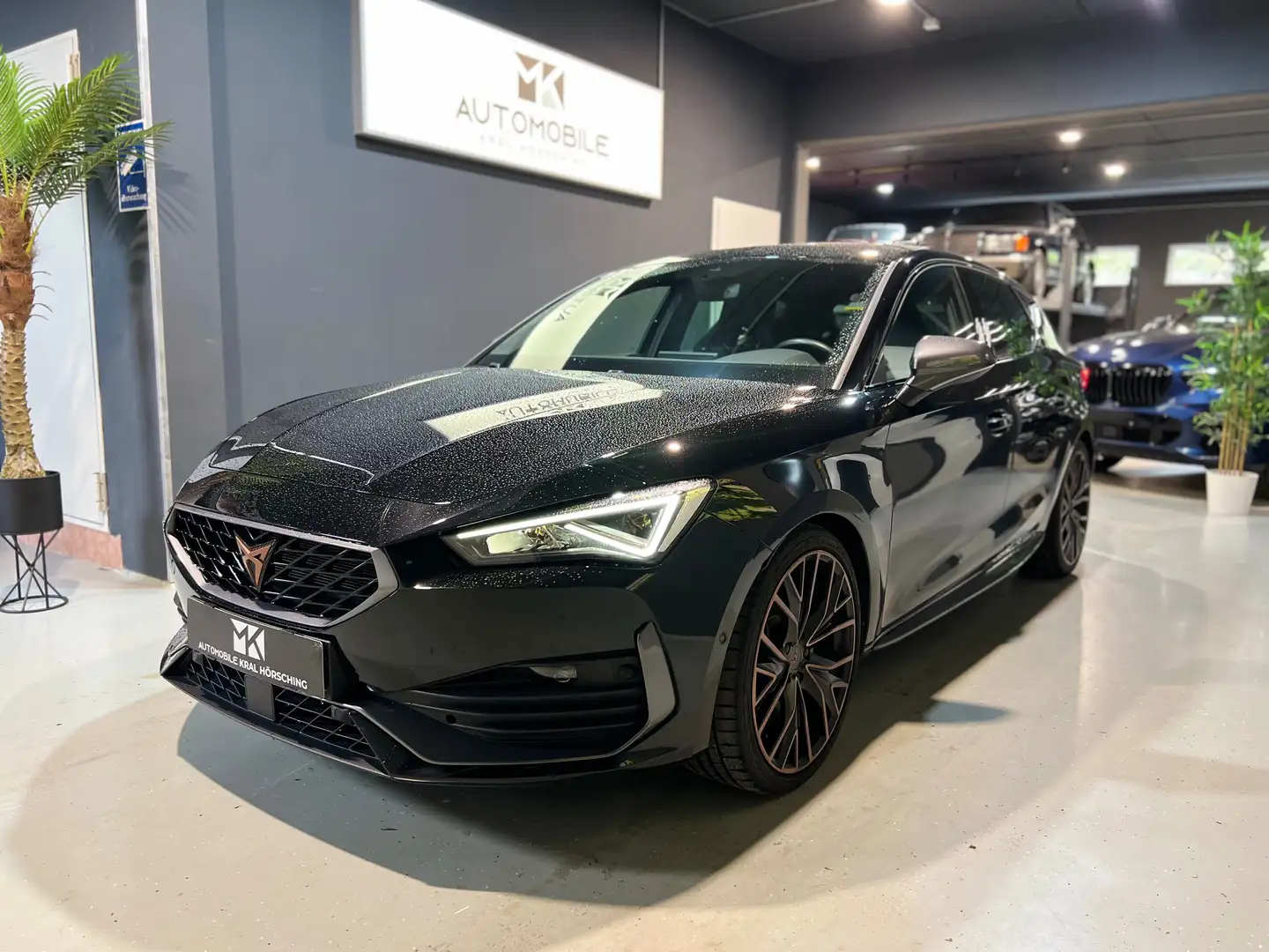 CUPRA Leon VZ TSI DSG*RFK*PDC*SITZHEIZUNG*AMBIENTE*XL PAKET* Schwarz - 1