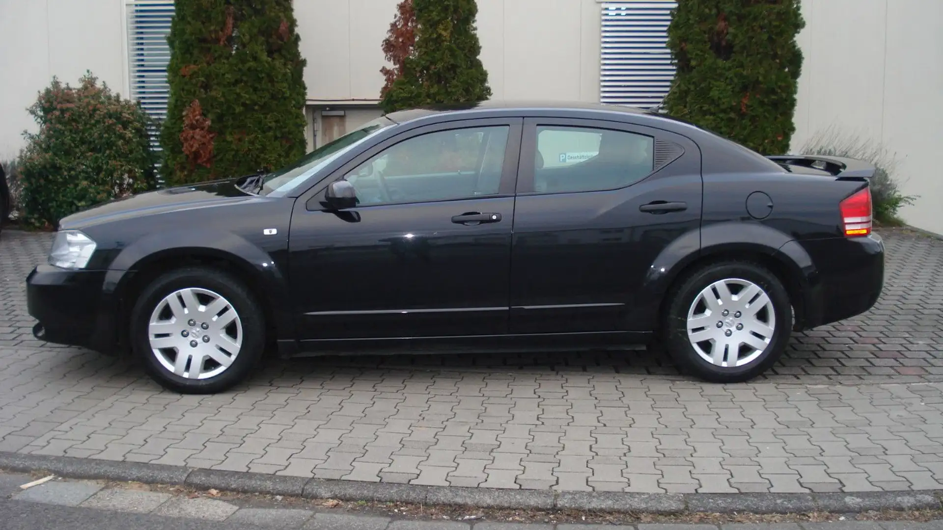 Dodge Avenger SE.LIMOUSINE! 118.000 KM! 140 PS! 1-HD! Schwarz - 2