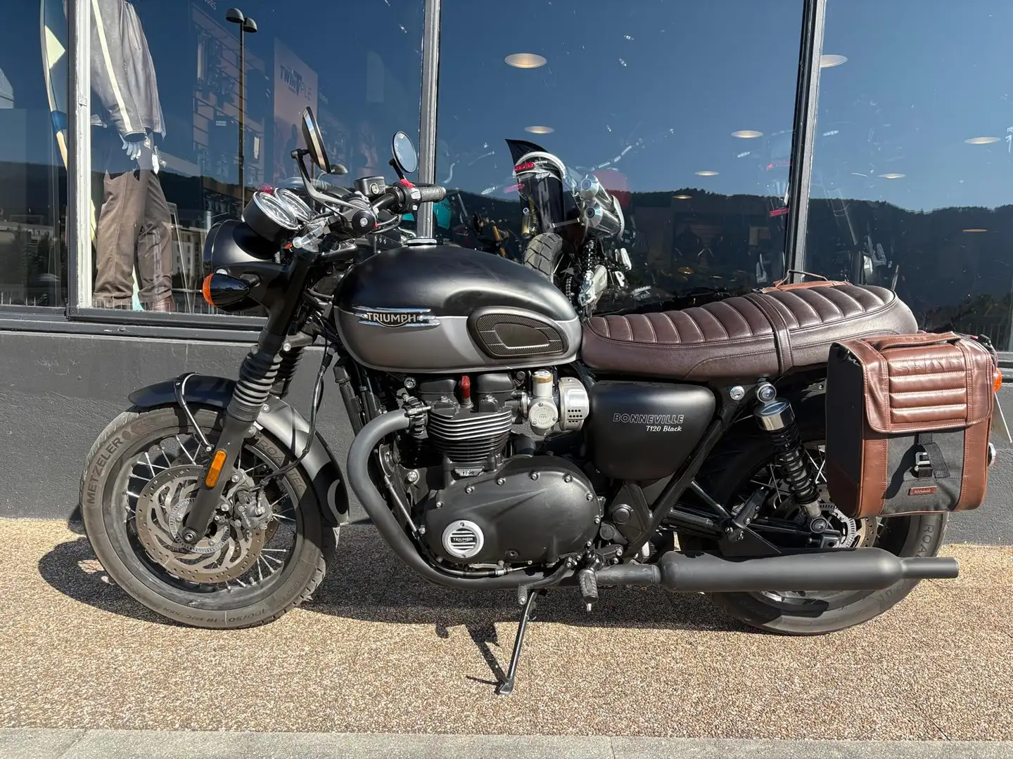 Triumph Bonneville T120 - 2