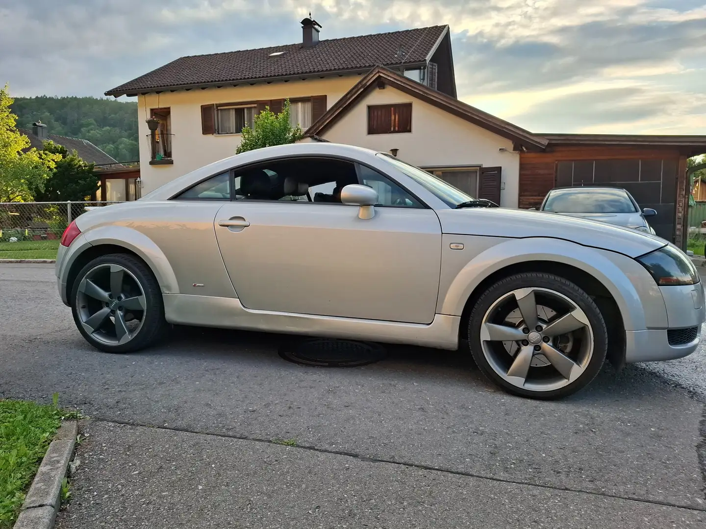 Audi TT TT Coupé 1,8 T Silber - 1