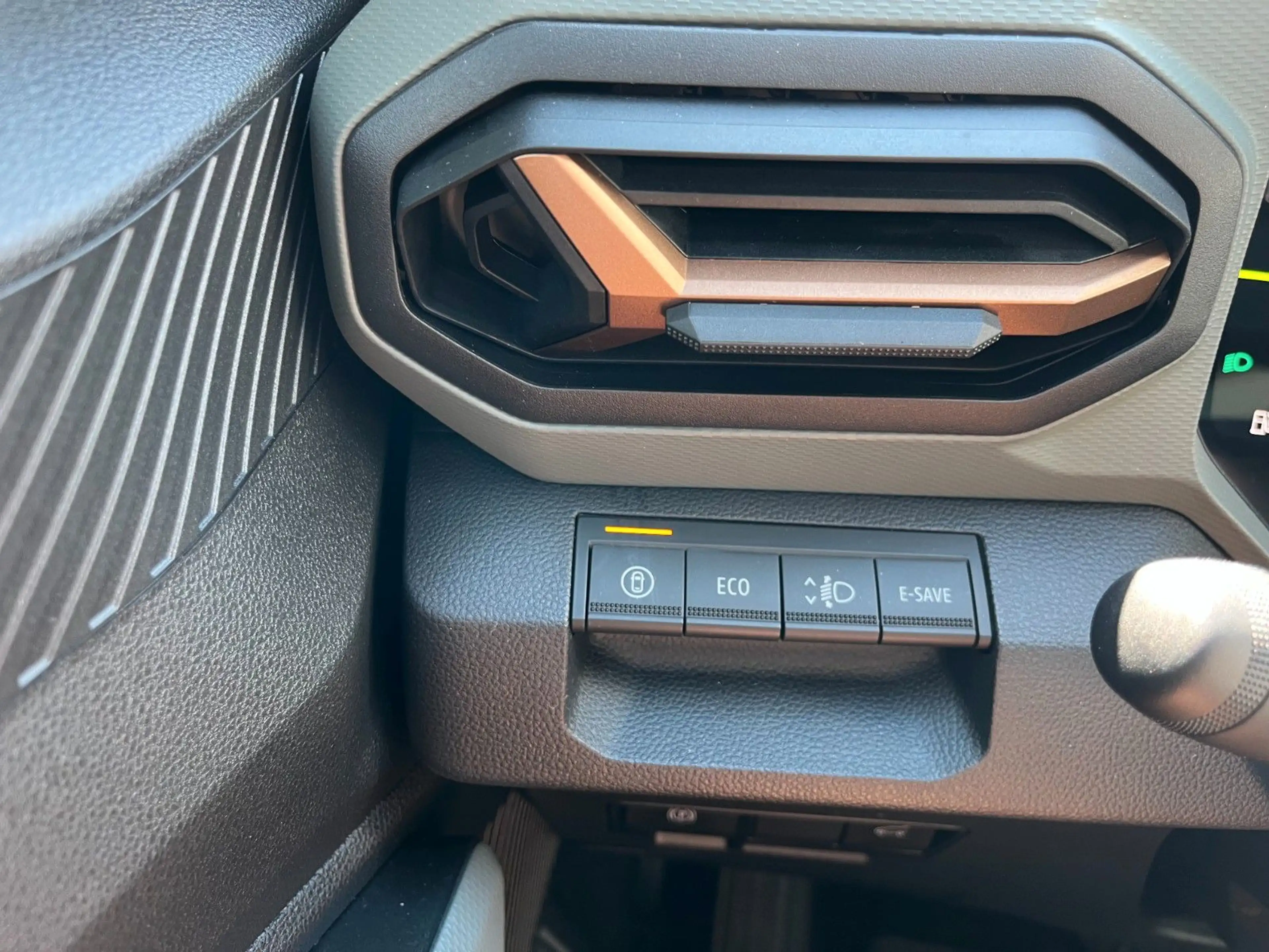 Dacia Bigster Hybrid 155 Extreme Wi-Pak GJR Pano — photo 11