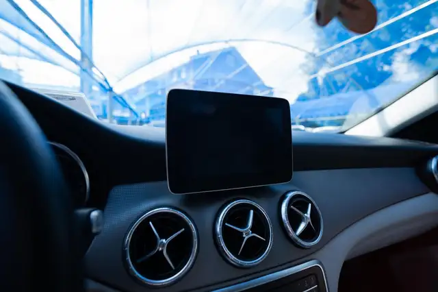 Mercedes-Benz Cla view 9