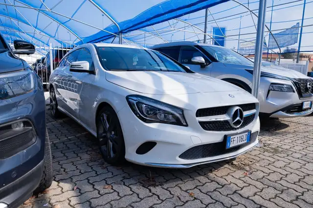 Mercedes-Benz Cla view 3
