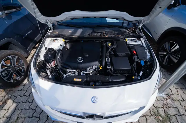 Mercedes-Benz Cla view 10