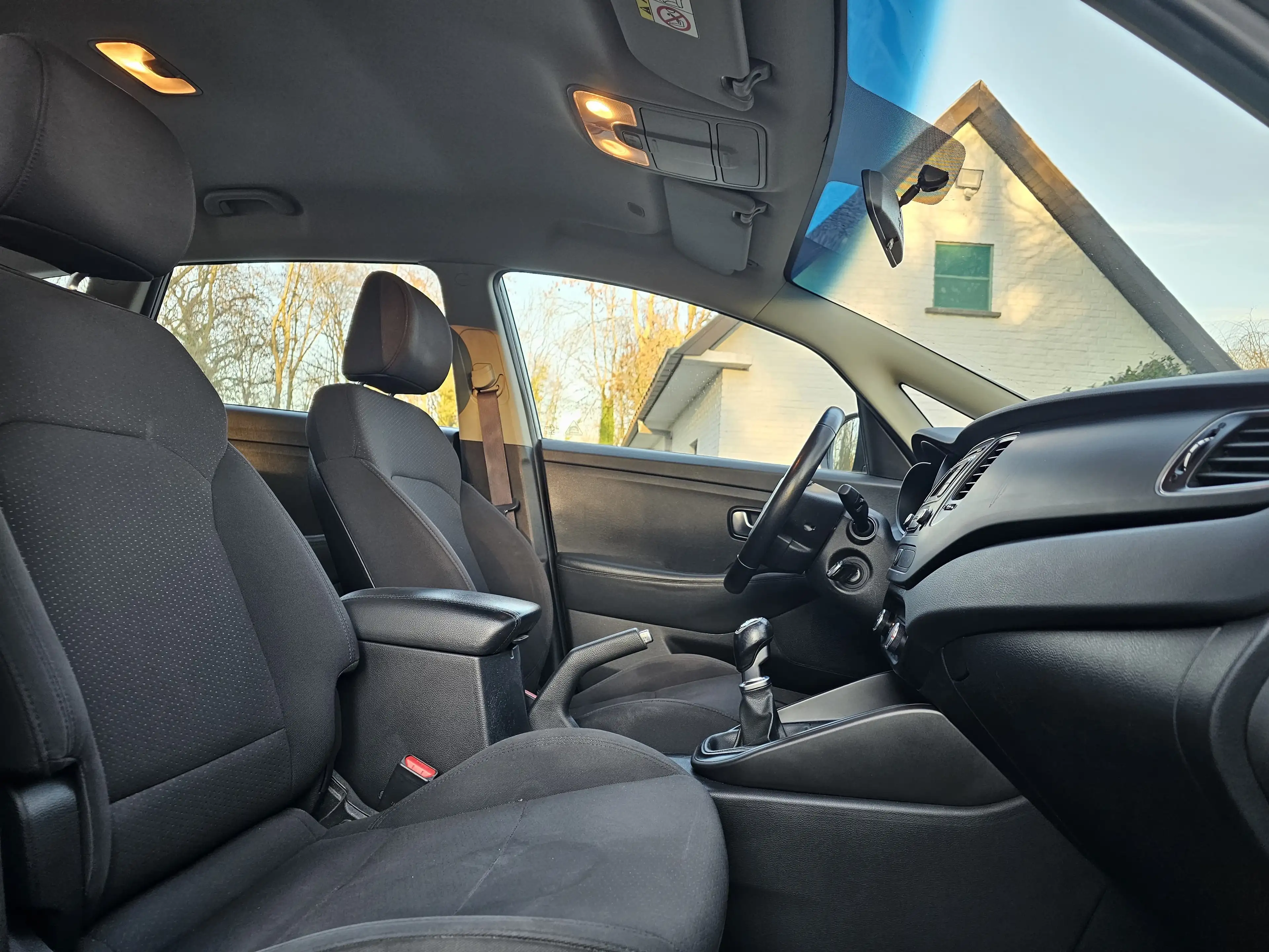 Kia Carens 1.6i* 60 000 km * 1 MAIN * LED+CRUISE+..*GARANTIE — photo 9
