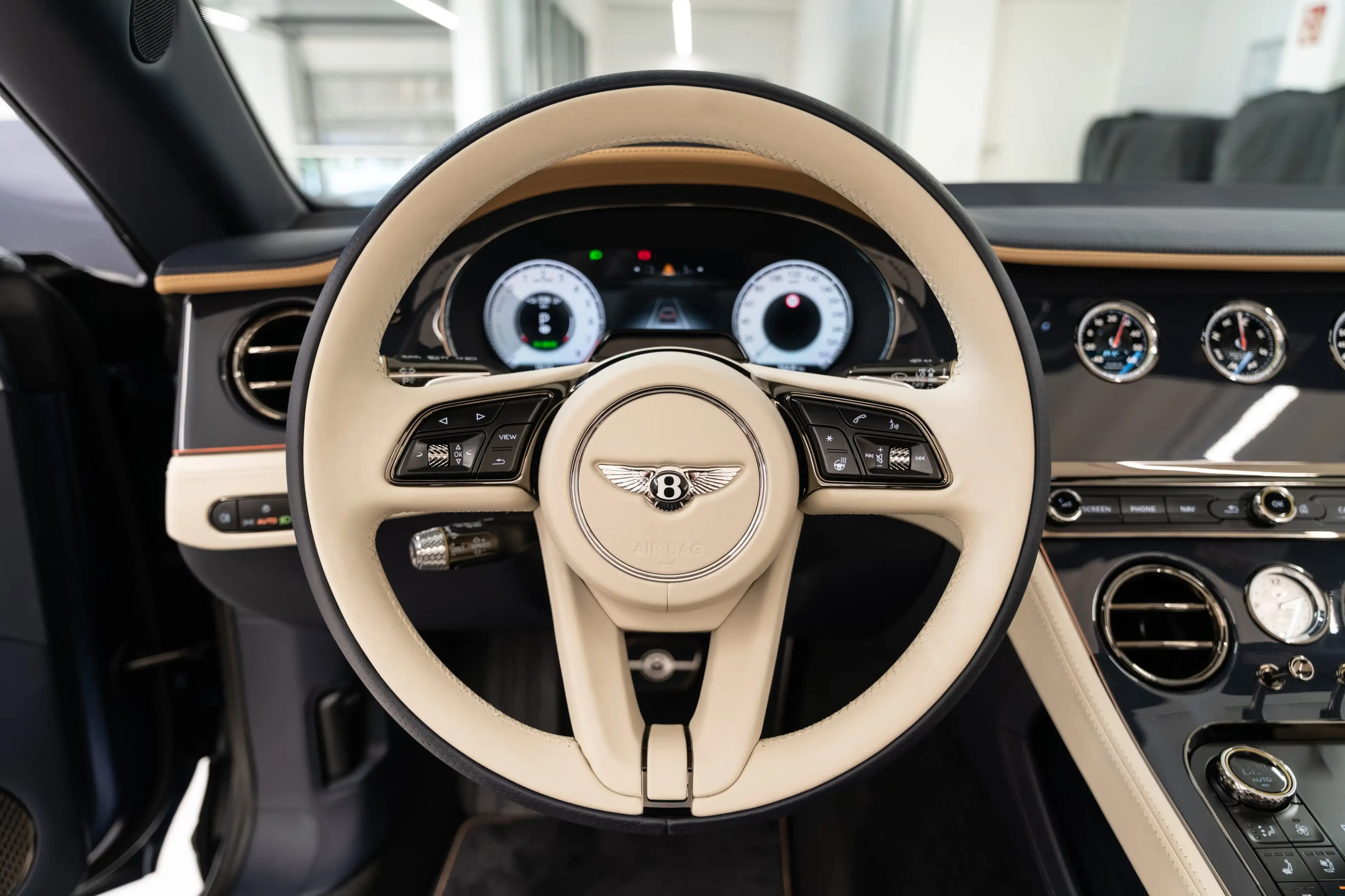 Bentley Continental GTC Mulliner *FullOption*Akrapovic* — photo 14