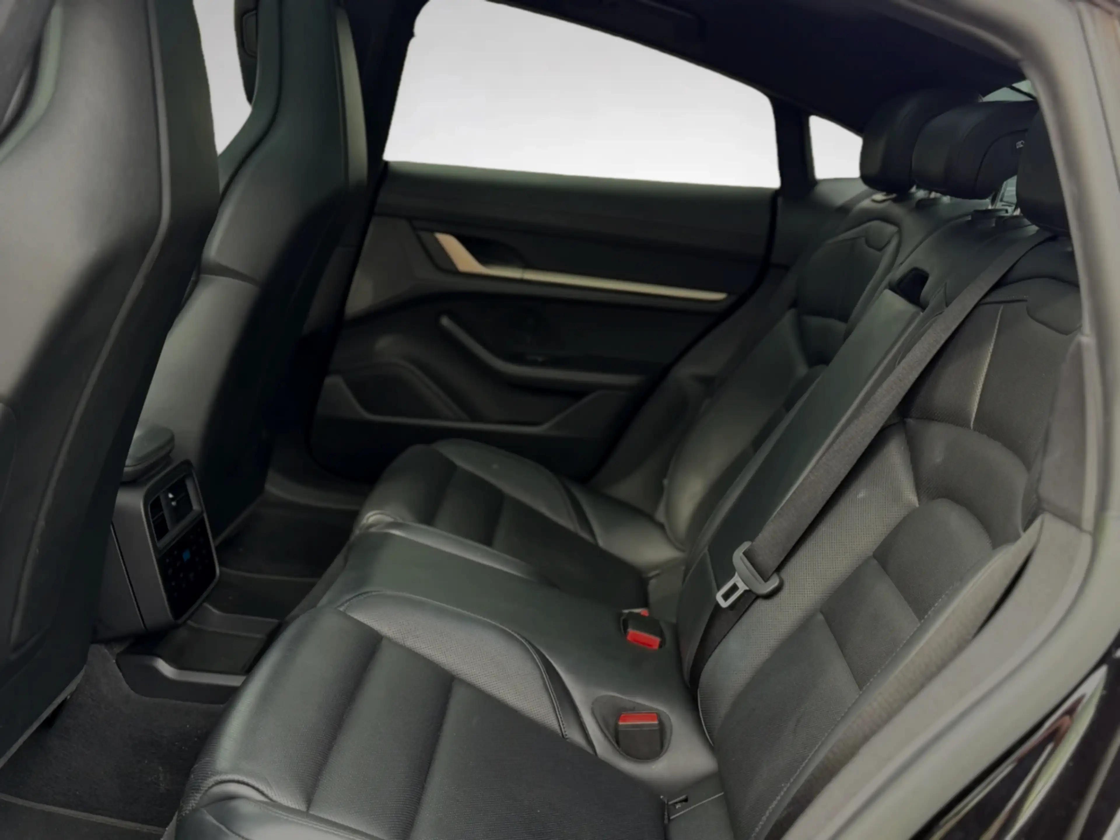 Porsche Taycan Performance 84 kWh 93% SoH (NL-auto, Panorama, Spo — photo 19