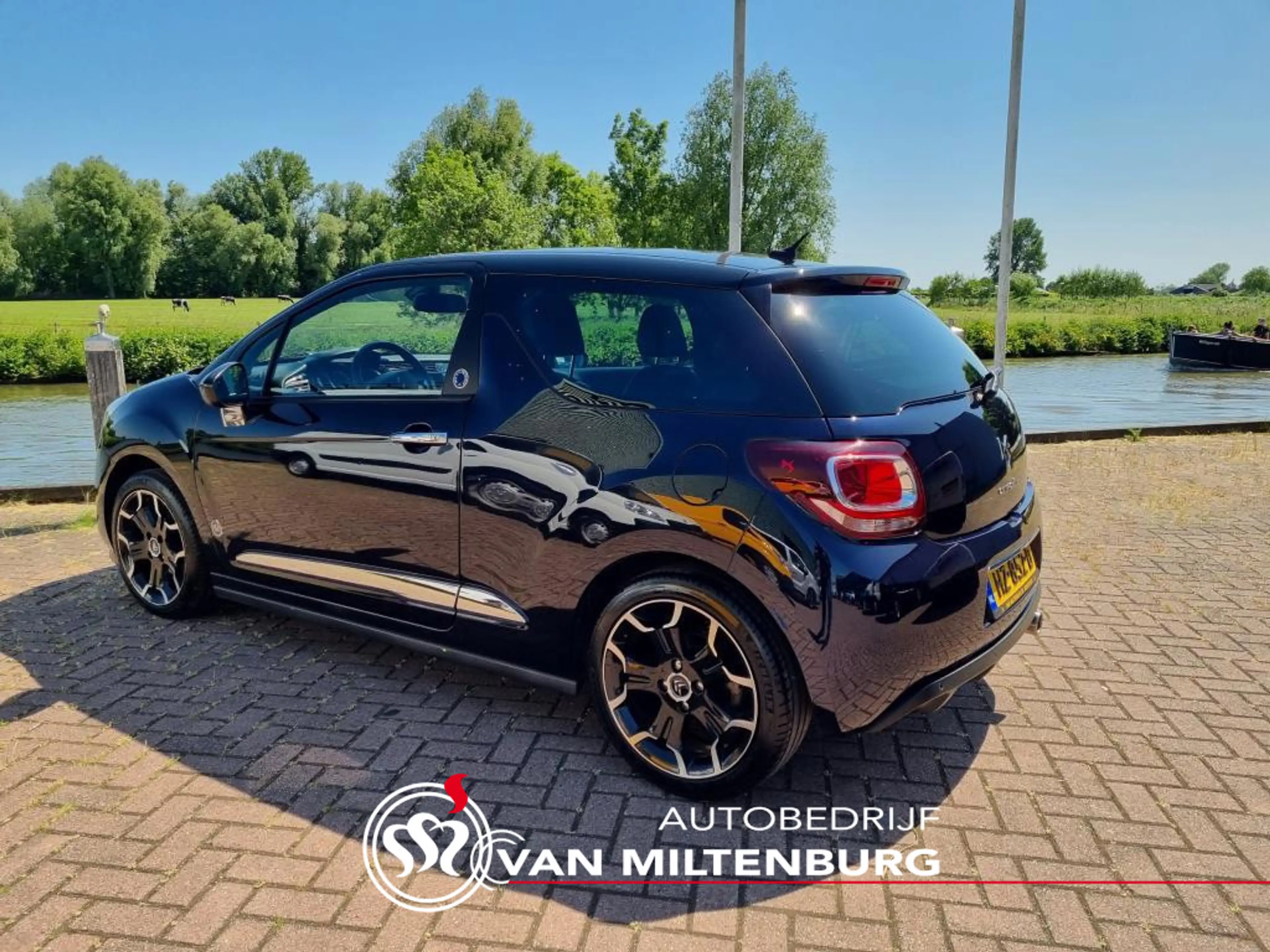 DS Automobiles DS 3 1.2 PureTech Inès de la Fressange Leder Clima Navi — photo 2
