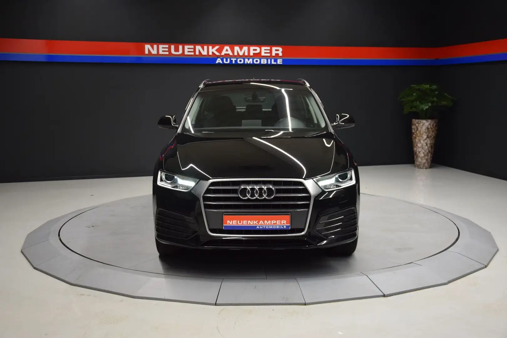 Audi Q3 sport  NAVI Sitzheizung 2 Zonen Temp.1.Hand Schwarz - 2