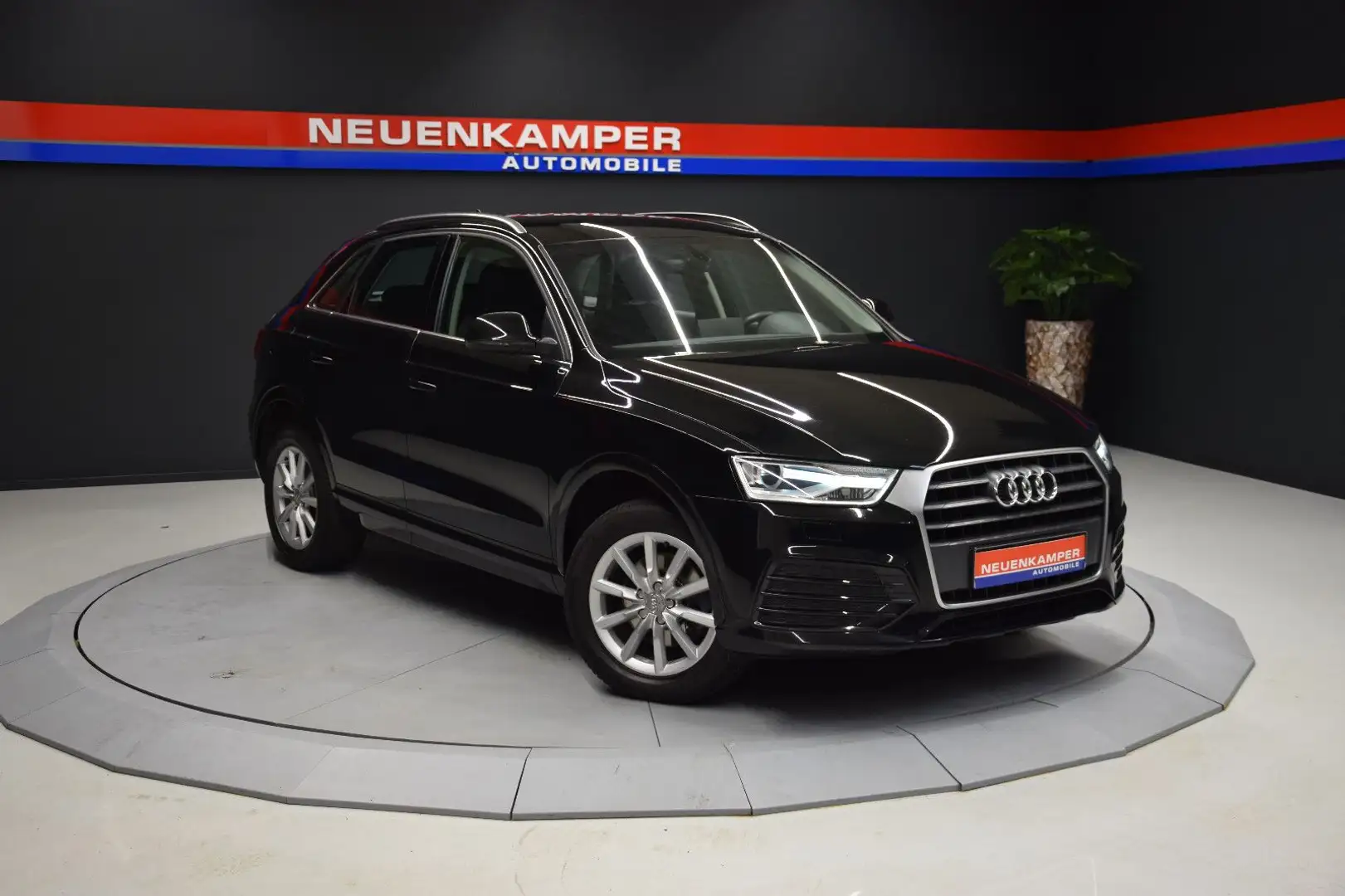 Audi Q3 sport  NAVI Sitzheizung 2 Zonen Temp.1.Hand Schwarz - 1