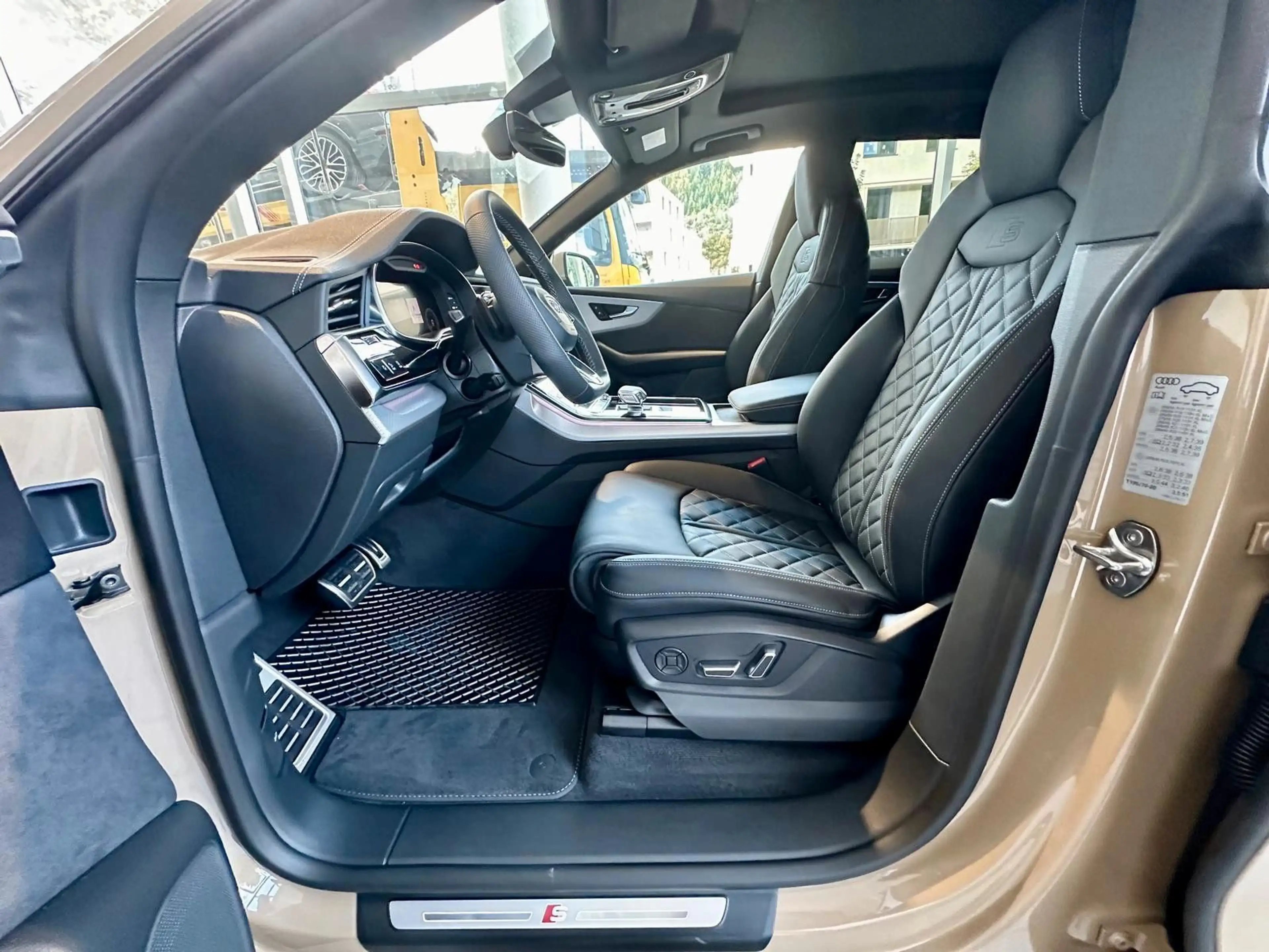 Audi Q8 50TDI Facelift MY26/gold-sw/SLine/Mtx/Pan/23 — photo 14