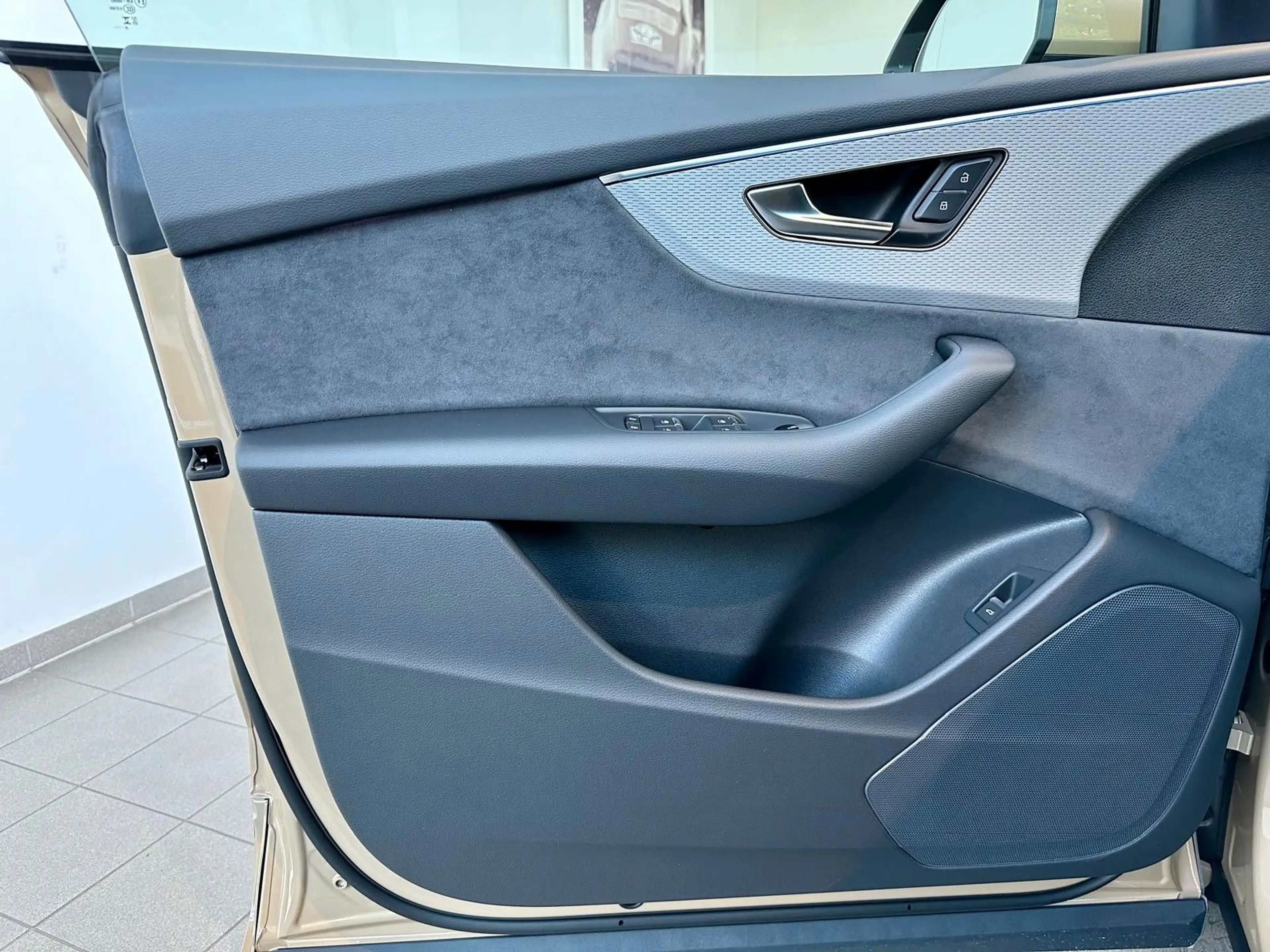 Audi Q8 50TDI Facelift MY26/gold-sw/SLine/Mtx/Pan/23 — photo 10