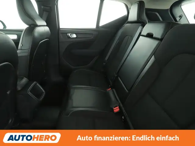 Volvo XC40 view 14