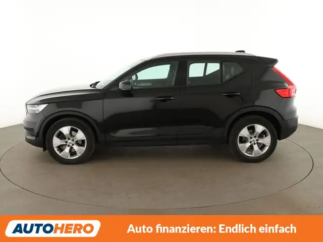 Volvo XC40 view 3