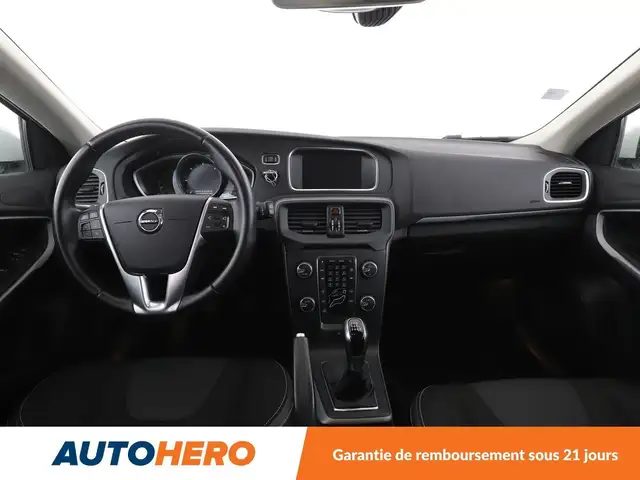 Volvo V40 view 12