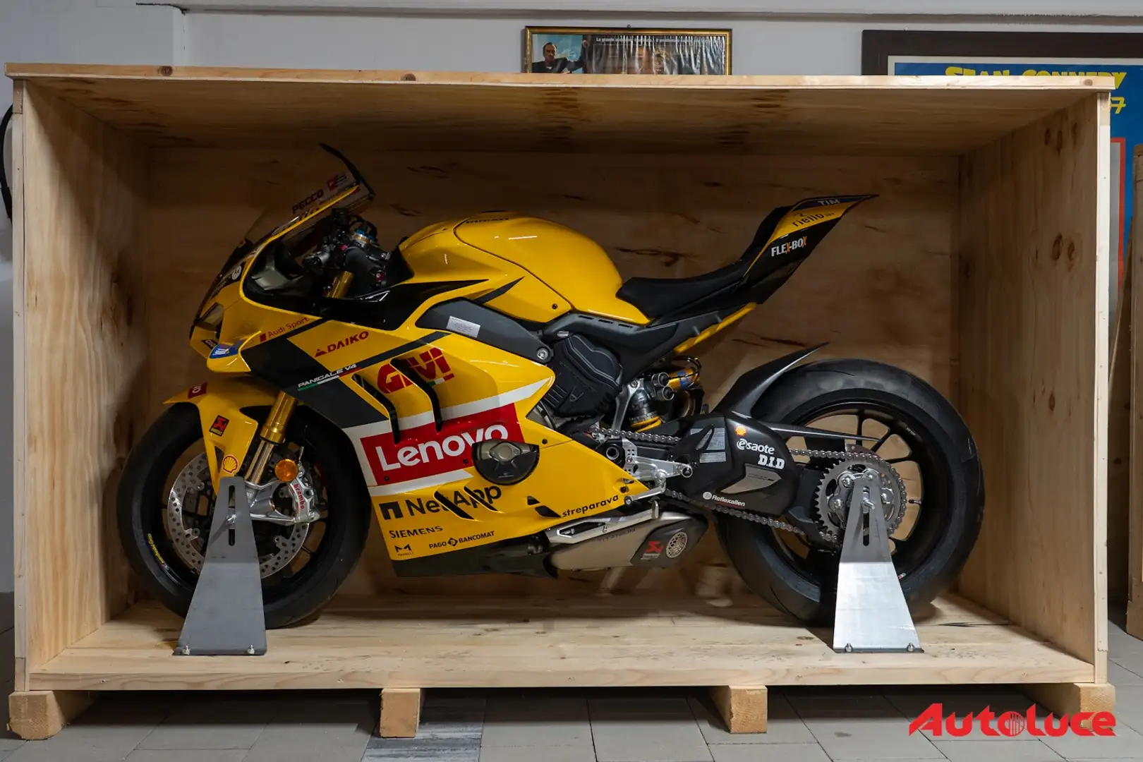 Ducati Panigale V4 Bagnaia 2023 World Champion Replica | IVA Esposta Giallo - 1