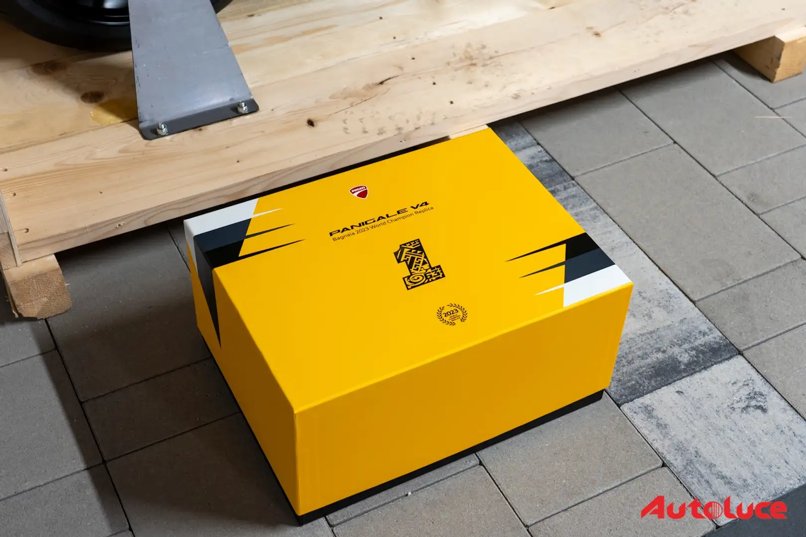 Ducati Panigale V4 Bagnaia 2023 World Champion Replica | IVA Esposta Giallo - 2