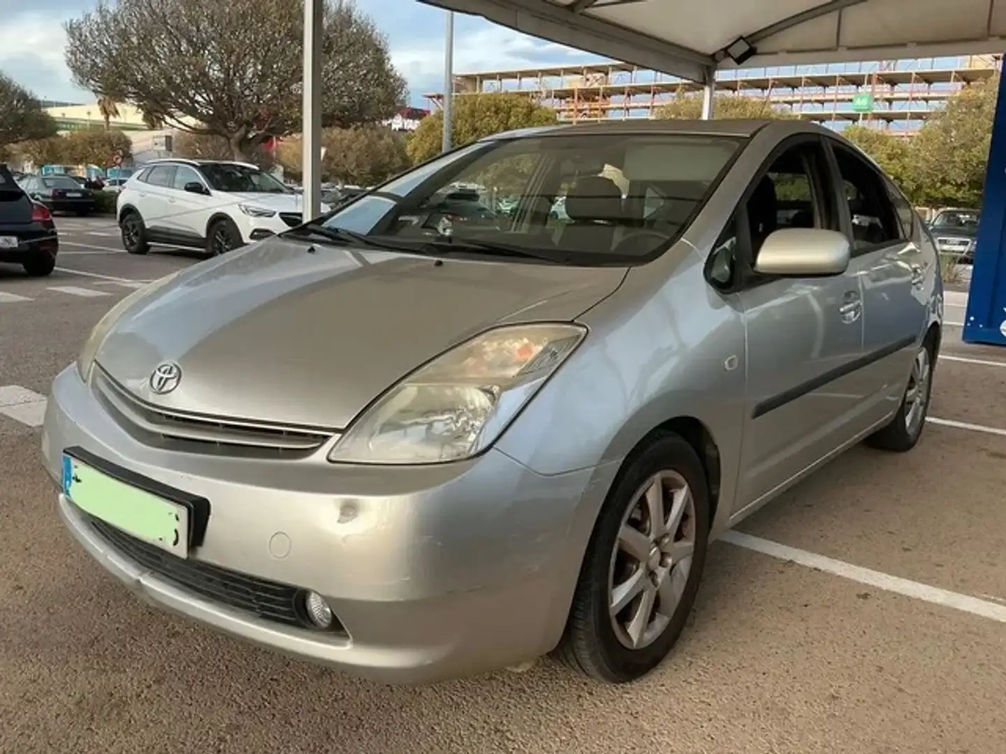 Toyota Prius 1.5 VVT-i HSD Grau - 2