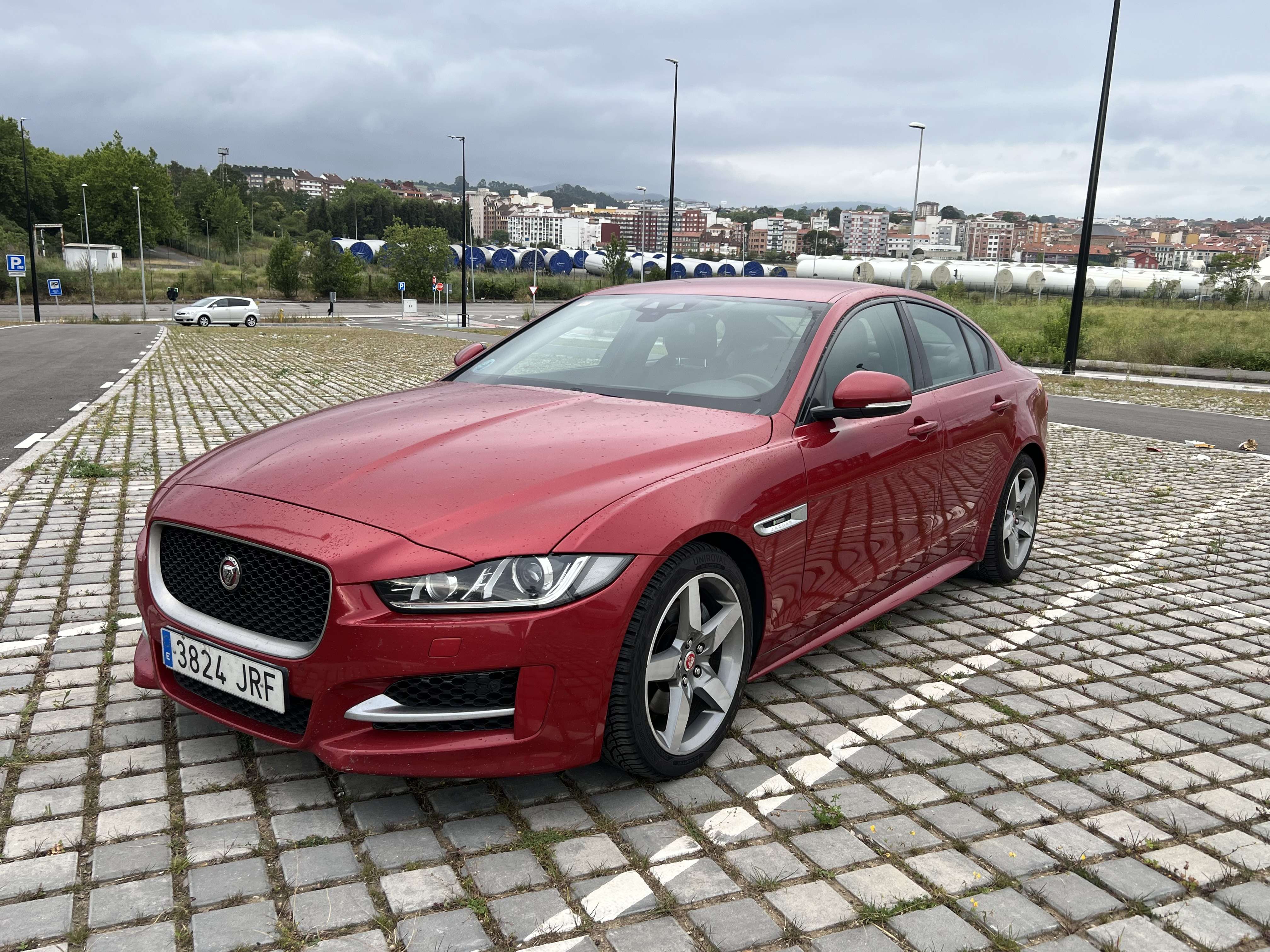 Jaguar XE 2.0 Diesel R-Sport Aut. 180 - foto 1