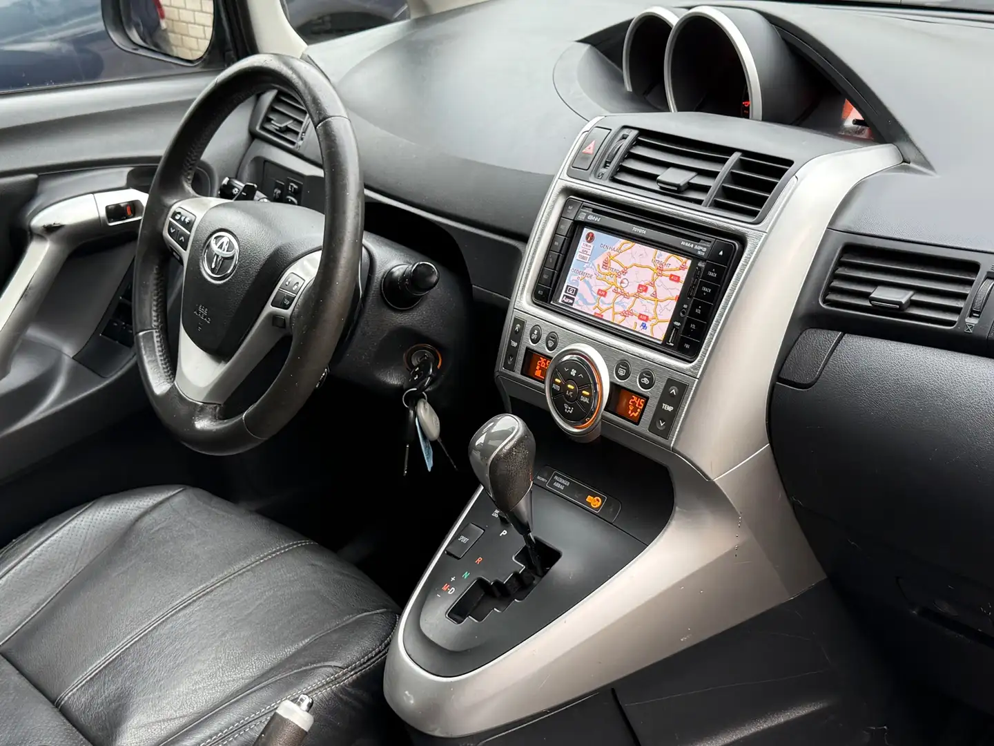 Toyota Verso 1.8 VVT-i Business Automaat Panodak Airco Cruise L Grijs - 2