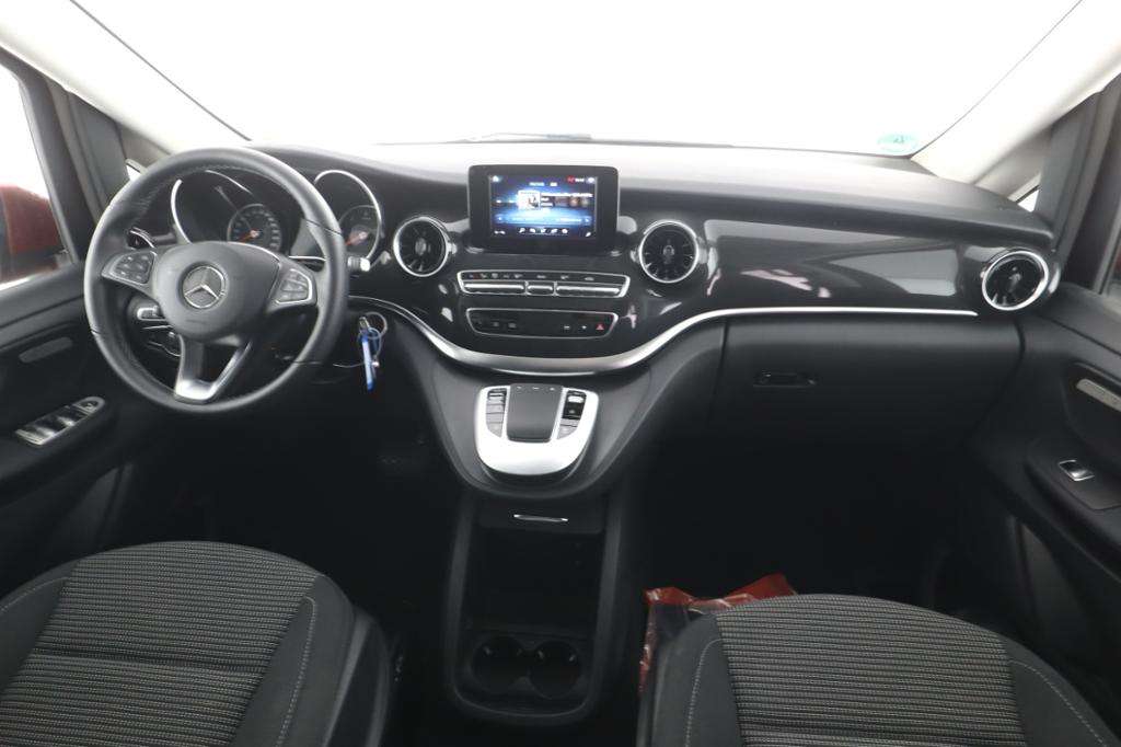 Mercedes-Benz V 220