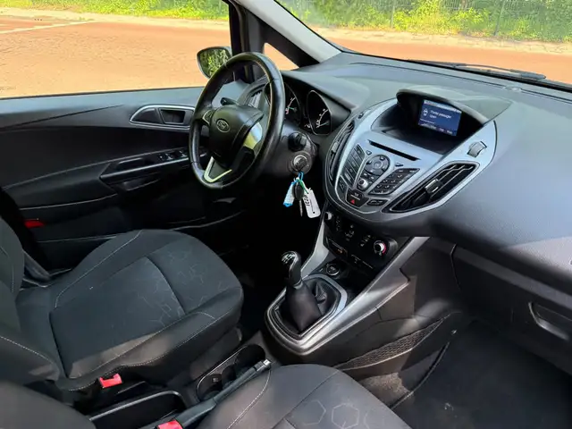 Ford B-Max view 11