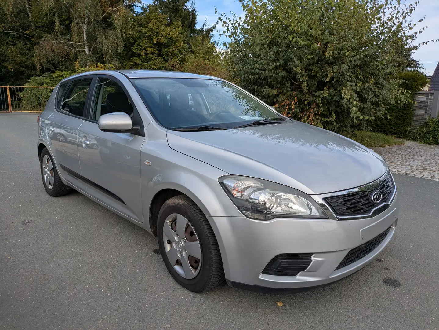 Kia Ceed / cee'd Ceed 1.4 CVVT Attract Silber - 1